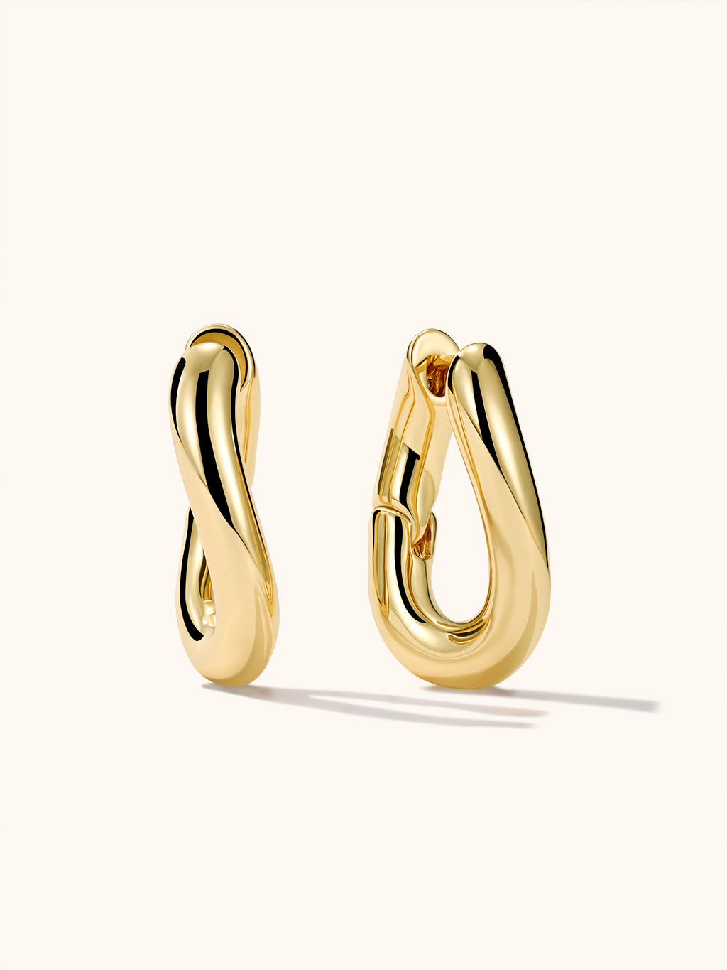 Wavy Huggie Hoop Ohrringe Gold Silber