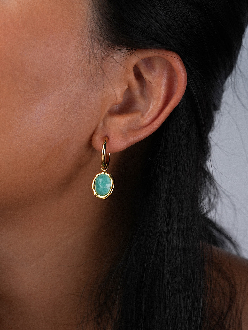 Elegante Amazonit Creolen Gold mit natürlichen türkisblauen Steinen aus 18K vergoldetem Edelstahl