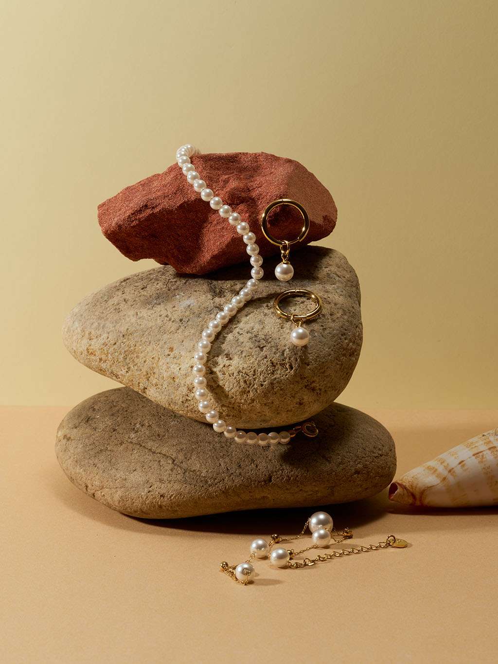Ball and Pearl Armband Gold - Dorose | Wasserfester Schmuck, 18K vergoldet
