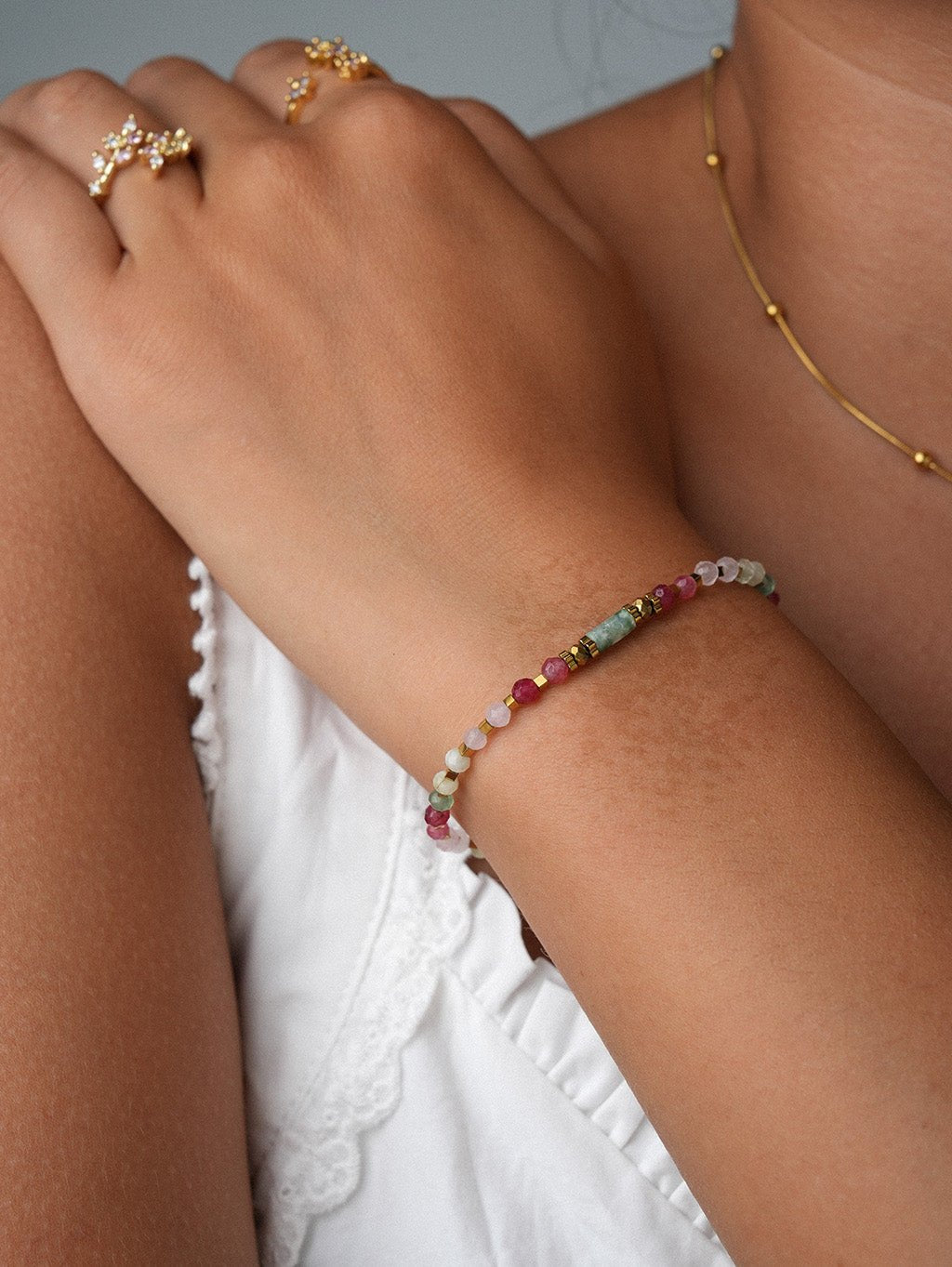 Buntes Naturstein Armband Gold - Dorose | Wasserresistent, kein Verfärben