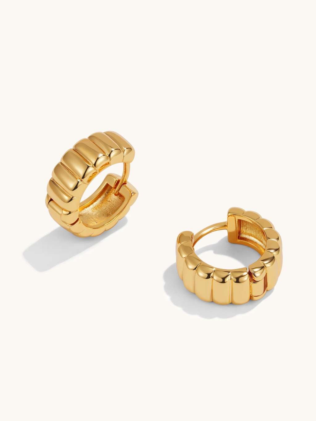 Charlotte Bold Ohrringe Gold 10mm - Dorose | Wasserfester Schmuck, 18K vergoldet