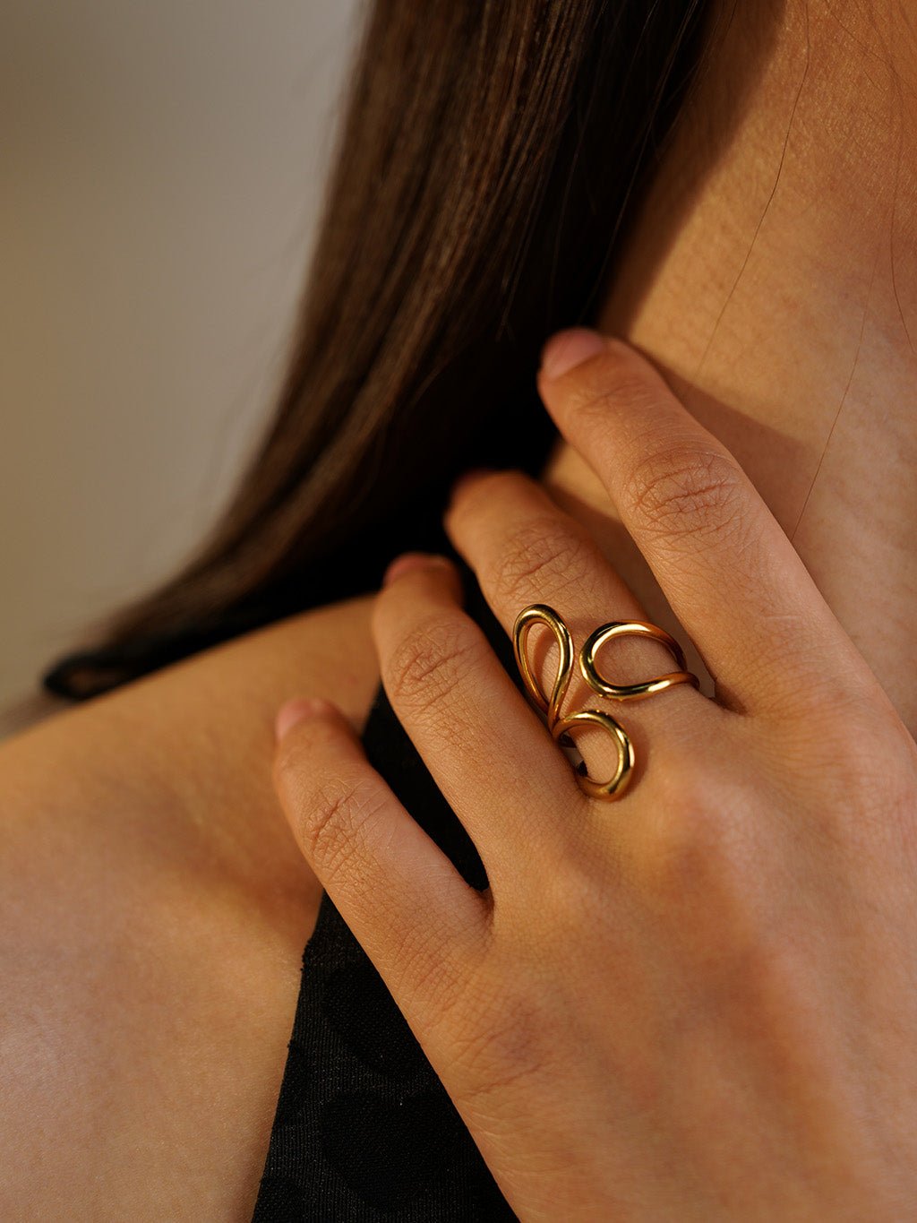 Double Twist Ring Gold mit Weißen & Blauen Zirkonia - Dorose | Wasserresistent, kein Verfärben