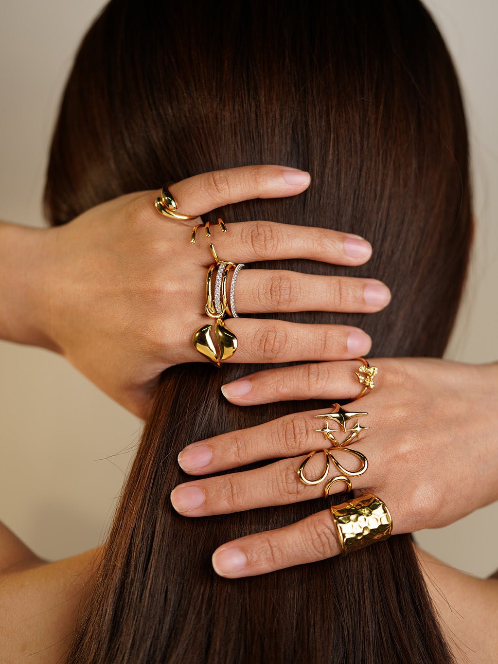 Double Twist Ring Gold mit Weißen & Blauen Zirkonia - Dorose | Wasserresistent, kein Verfärben