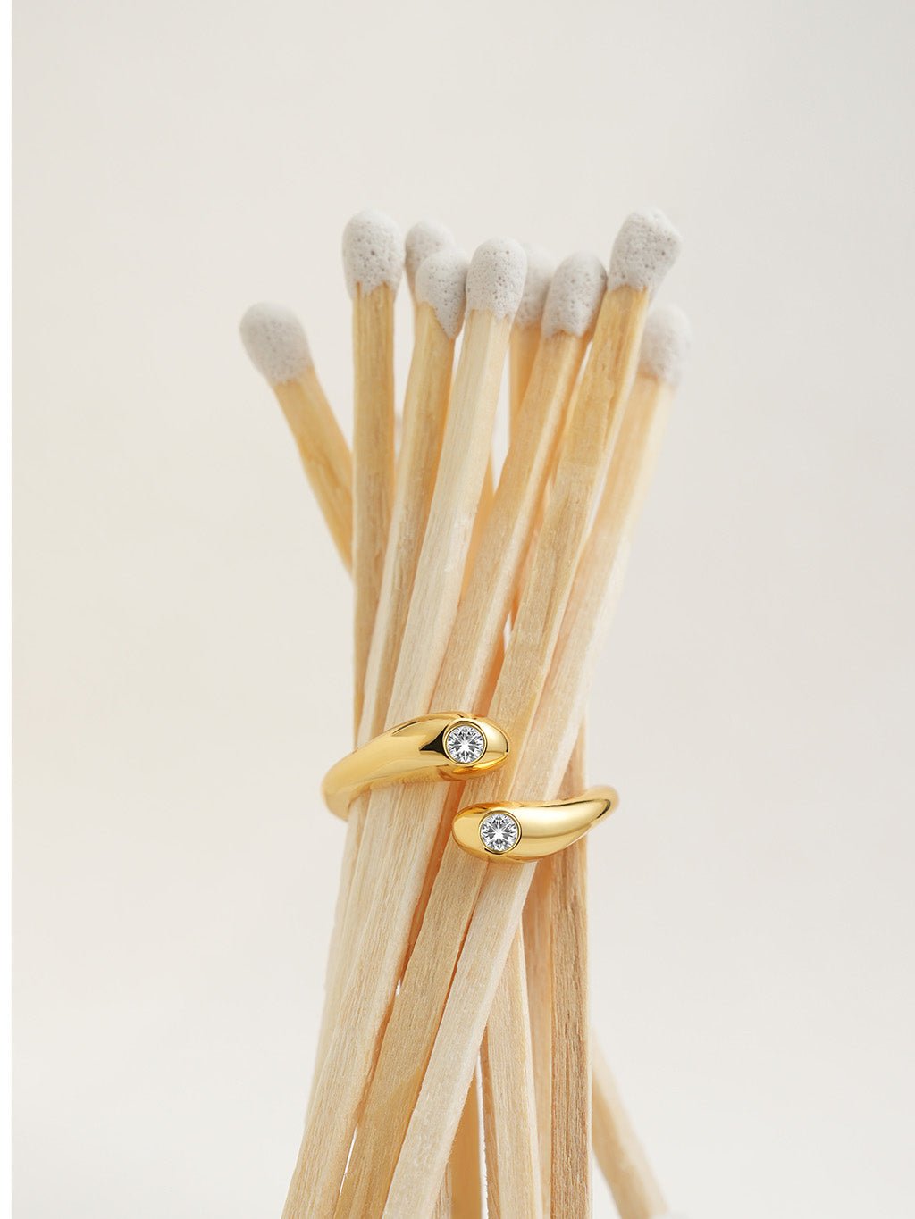 Double Twist Ring mit Zirkonia Gold - Dorose | Wasserresistent, kein Verfärben