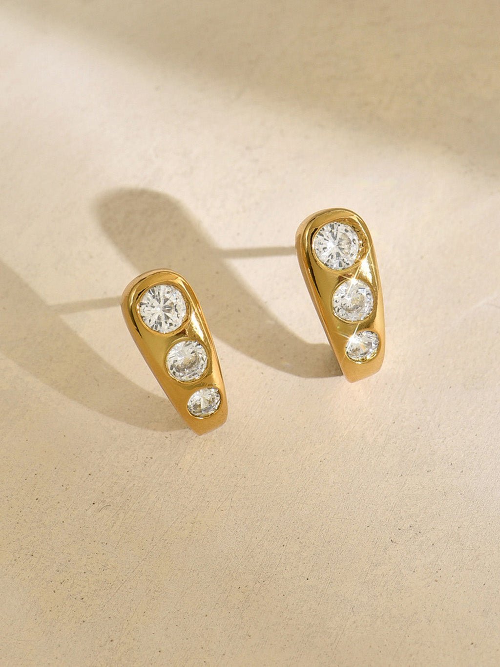 Einkrallen - Ohrstecker mit Zirkonia Gold - Dorose | Wasserresistent, kein Verfärben