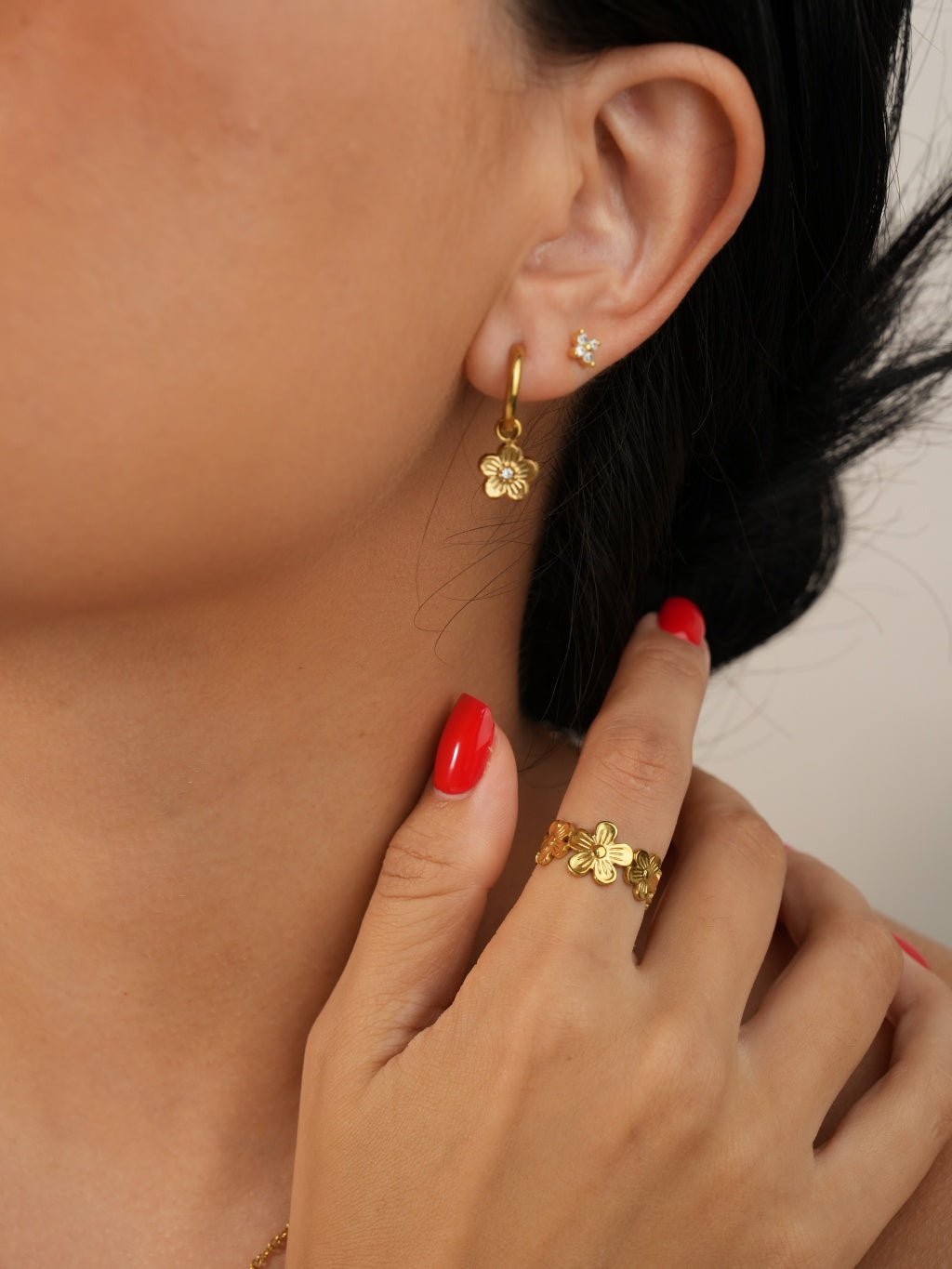 Flower Hoop Ohrringe Gold - Dorose | Wasserresistent, kein Verfärben