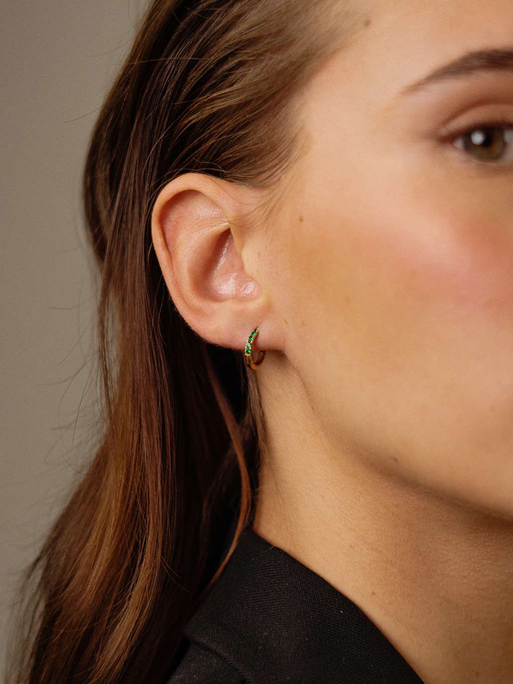 Glamour Kreolen mit Zirkonia Small 8mm Grün - Dorose | Wasserfester Schmuck, 18K vergoldet
