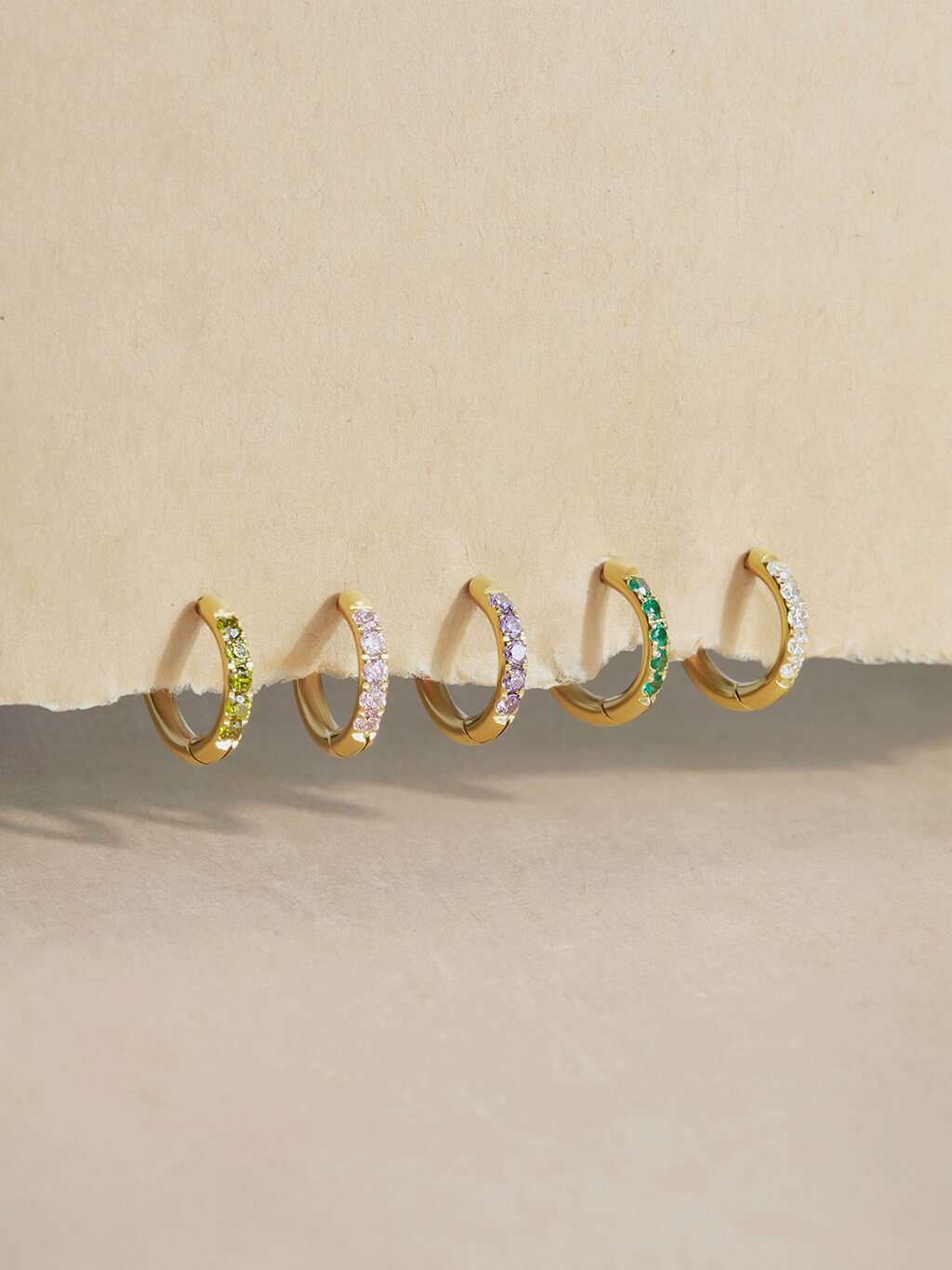 Glamour Kreolen mit Zirkonia Small 8mm Lila - Dorose | Wasserfester Schmuck, 18K vergoldet