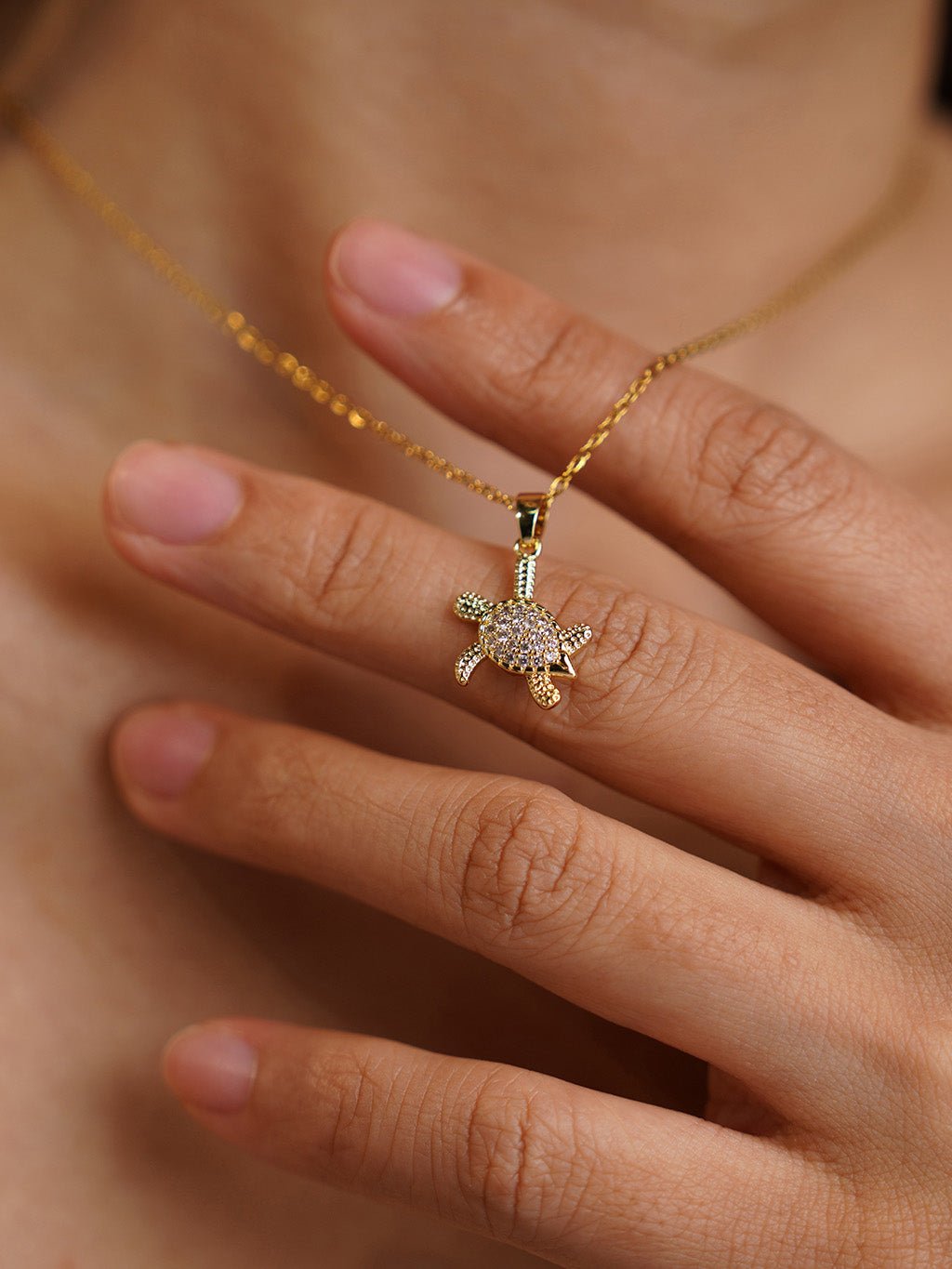 Glittering Abyssal Turtle Kette Gold - Dorose | Wasserresistent, kein Verfärben