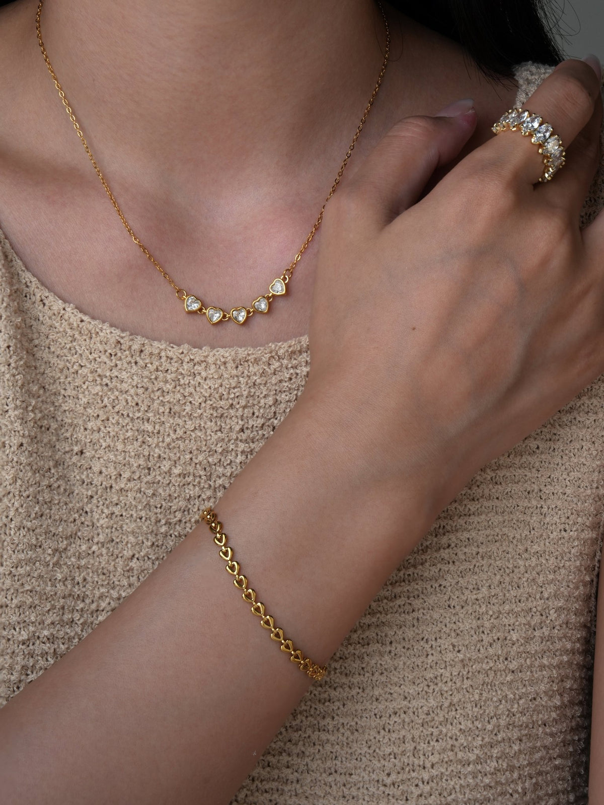 Herz an Herz Halskette Gold mit Zirkonia - Dorose | Wasserresistent, kein Verfärben