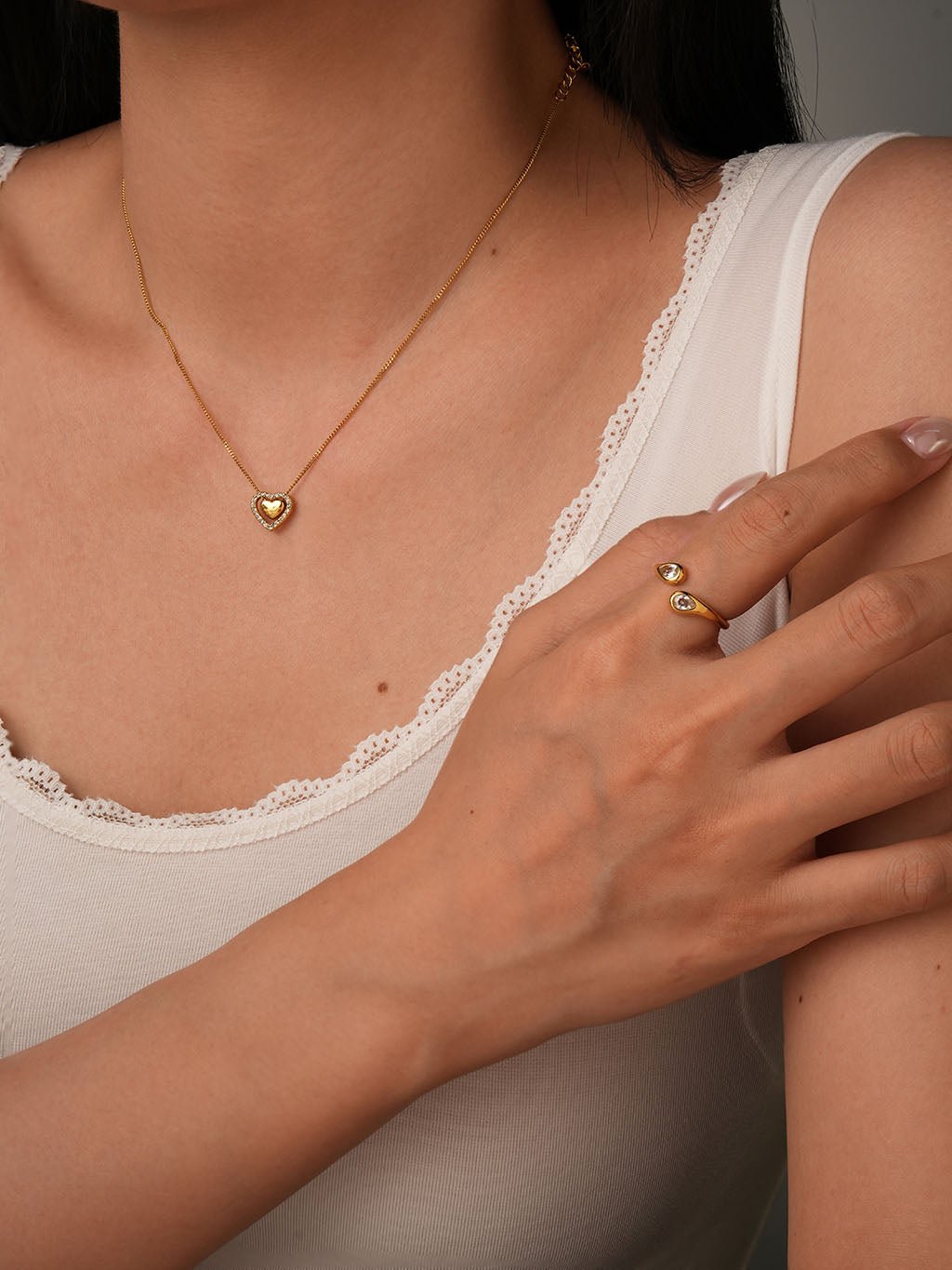 Herz im Herz Halskette Gold mit Zirkonia - Dorose | Wasserresistent, kein Verfärben