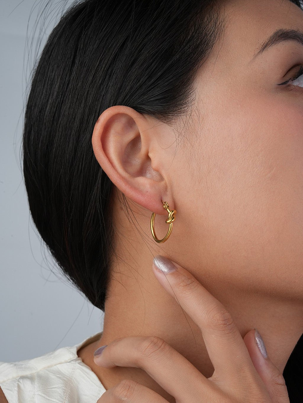 Knot Hoop Ohrringe Gold - Dorose | Wasserresistent, kein Verfärben