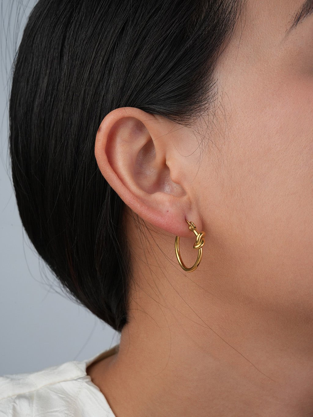 Knot Hoop Ohrringe Gold - Dorose | Wasserresistent, kein Verfärben