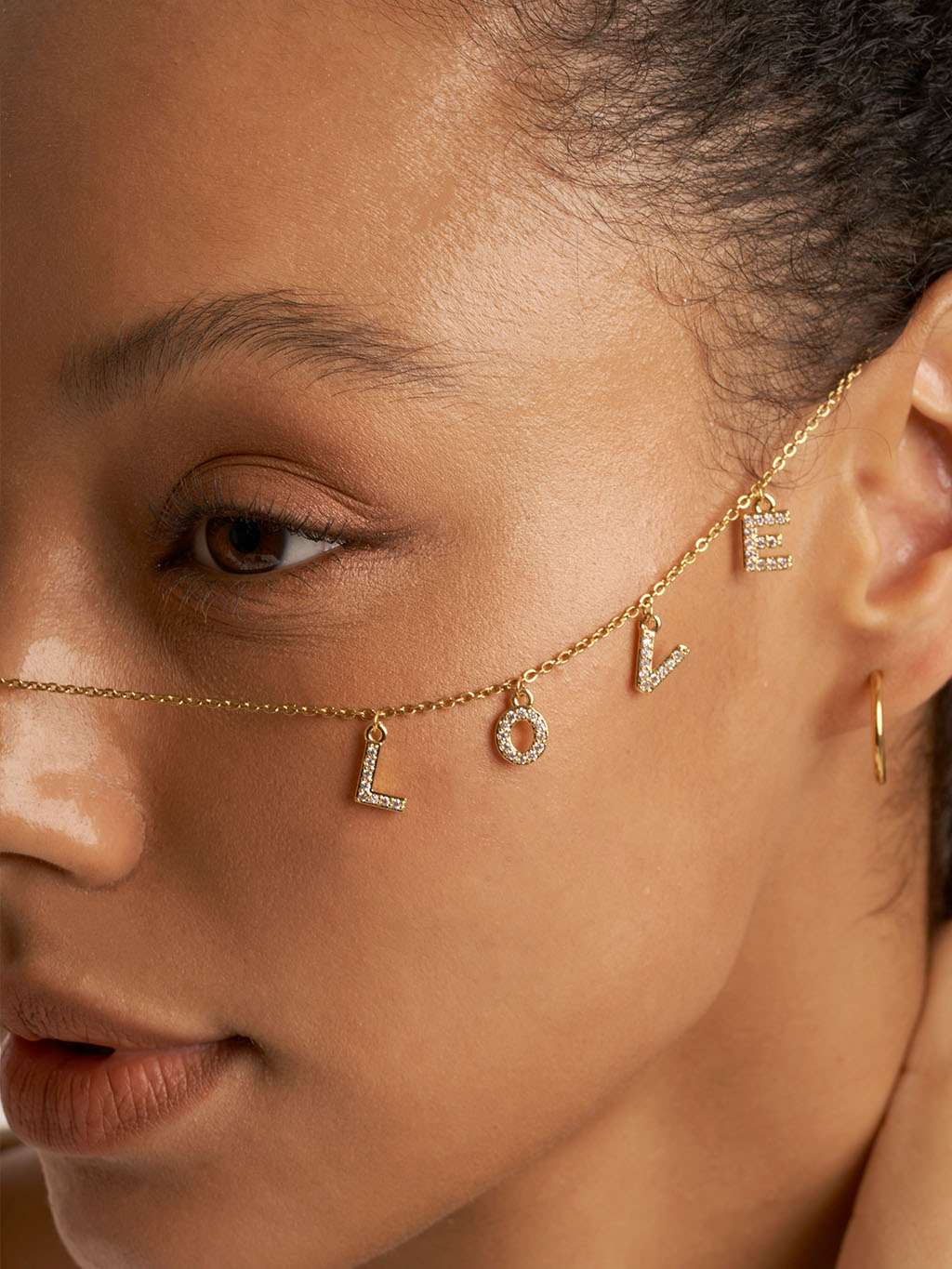 LOVE Buchstaben Halskette Gold - Dorose | Wasserfester Schmuck, 18K vergoldet