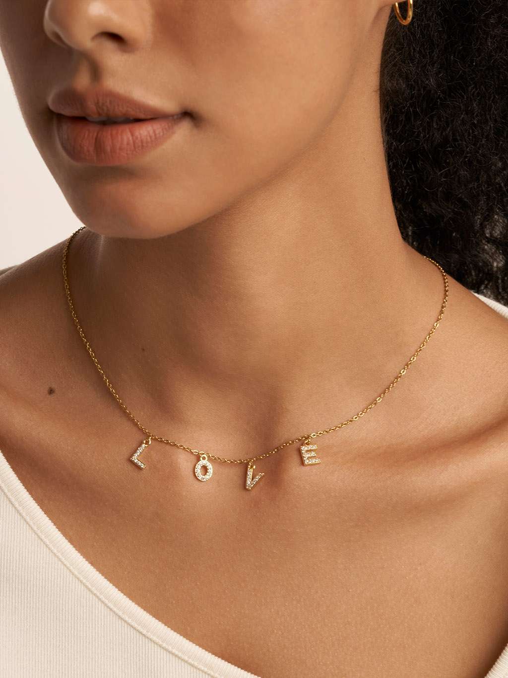 LOVE Buchstaben Halskette Gold - Dorose | Wasserfester Schmuck, 18K vergoldet