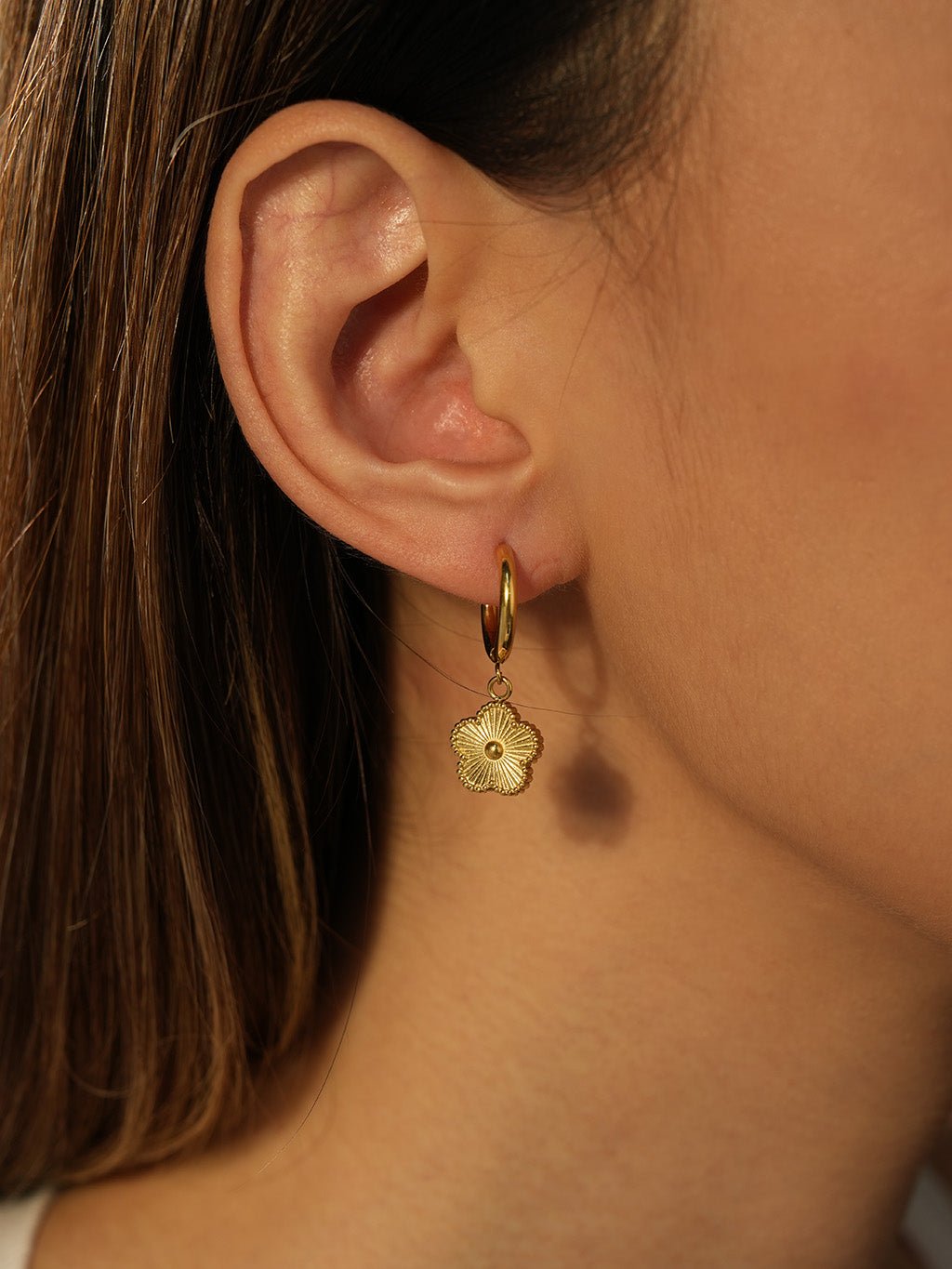 Lucky Flower Hoop Ohrringe Gold - Dorose | Wasserresistent, kein Verfärben