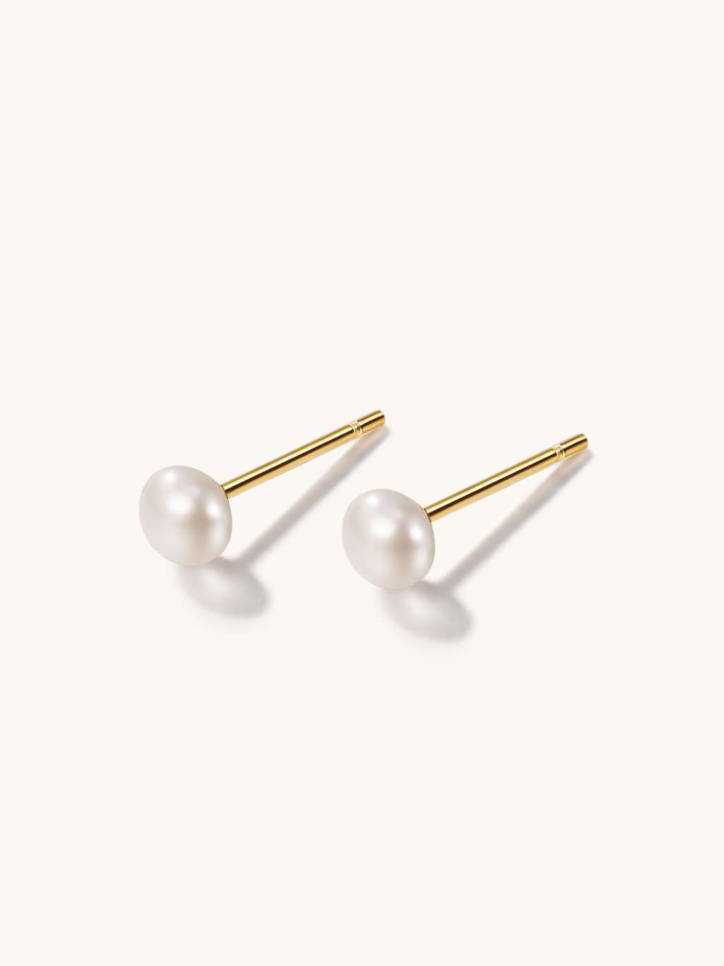 Mini Pearl Ohrringe Gold 4mm - Dorose | Wasserfester Schmuck, 18K vergoldet