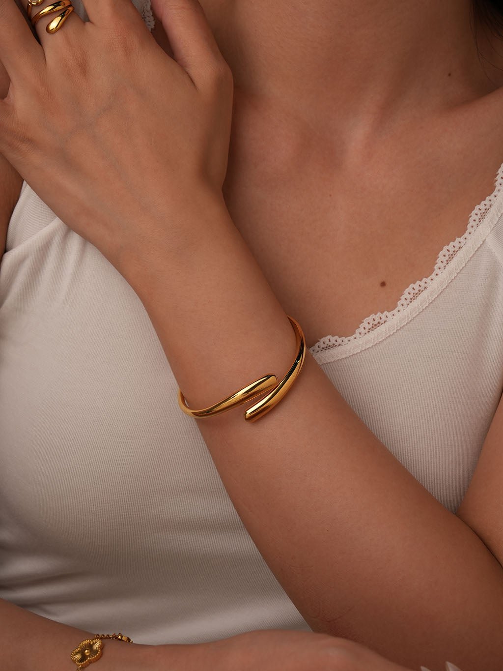 Minimalistisches Armreif Gold - Dorose | Wasserresistent, kein Verfärben