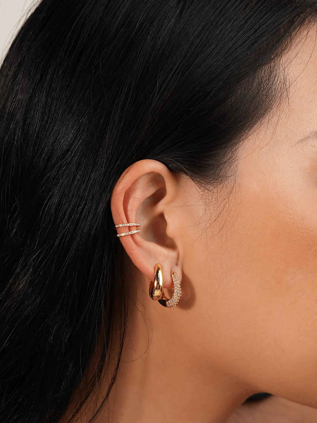 Oval Creolen Gold mit Zirkonia Steinen - Dorose | Wasserresistent, kein Verfärben