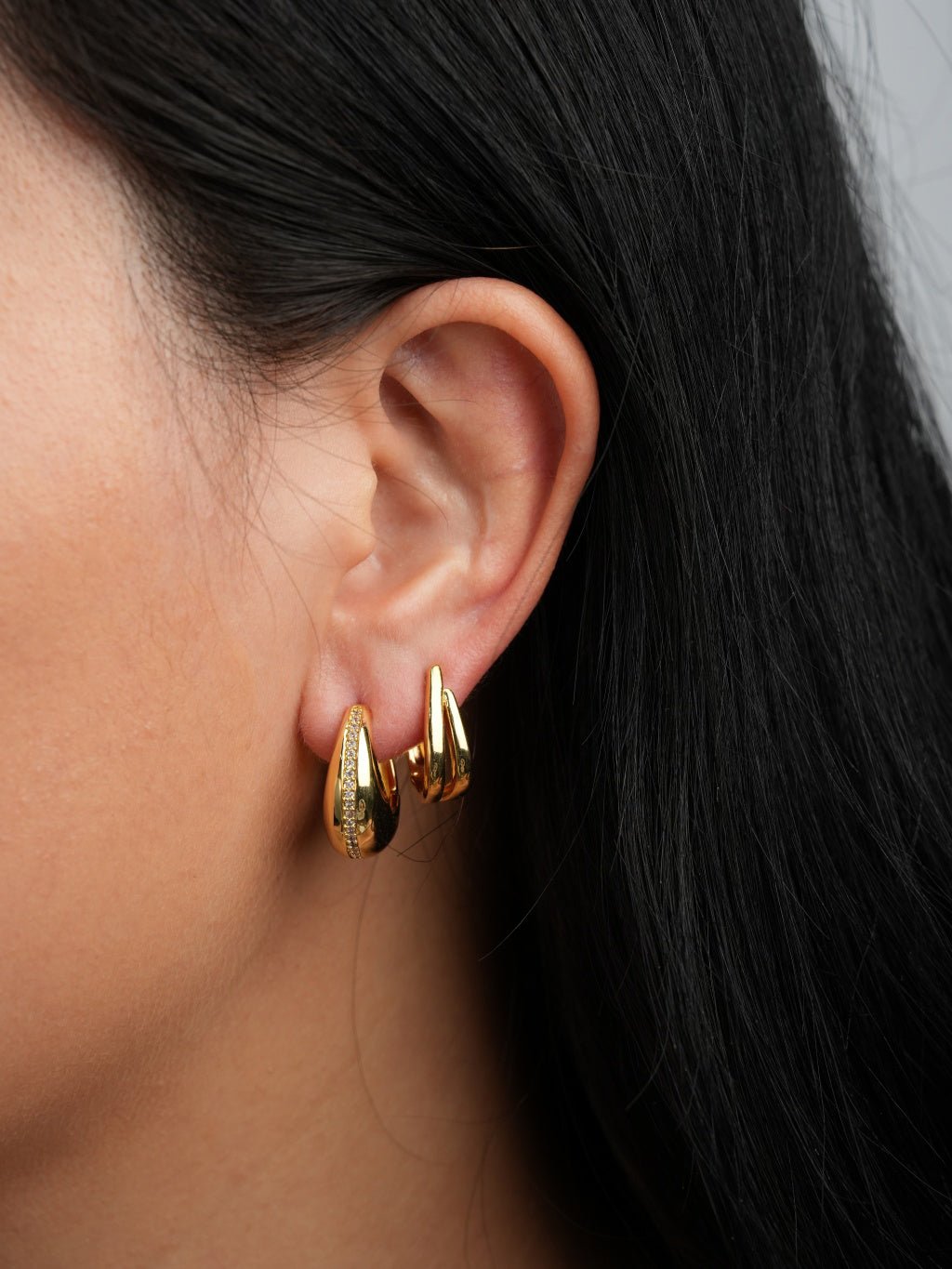 Ovale Huggie Hoops Ohrringe Gold - Dorose | Wasserresistent, kein Verfärben