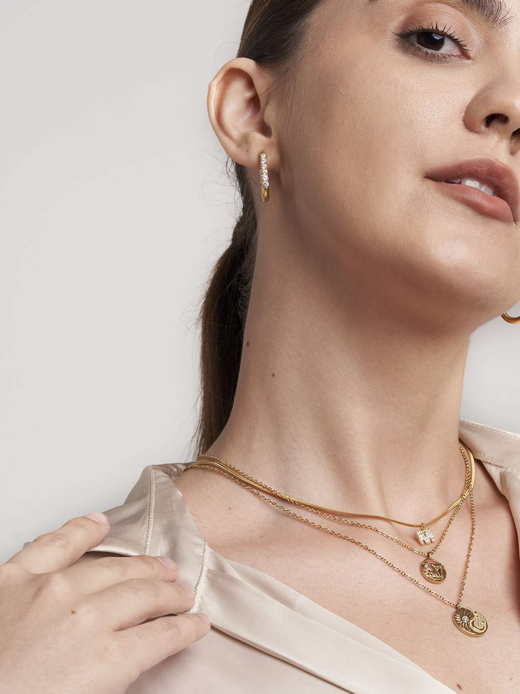 Sparkling Tiny Letter Schlangen Halskette Gold - Dorose | Wasserfester Schmuck, 18K vergoldet