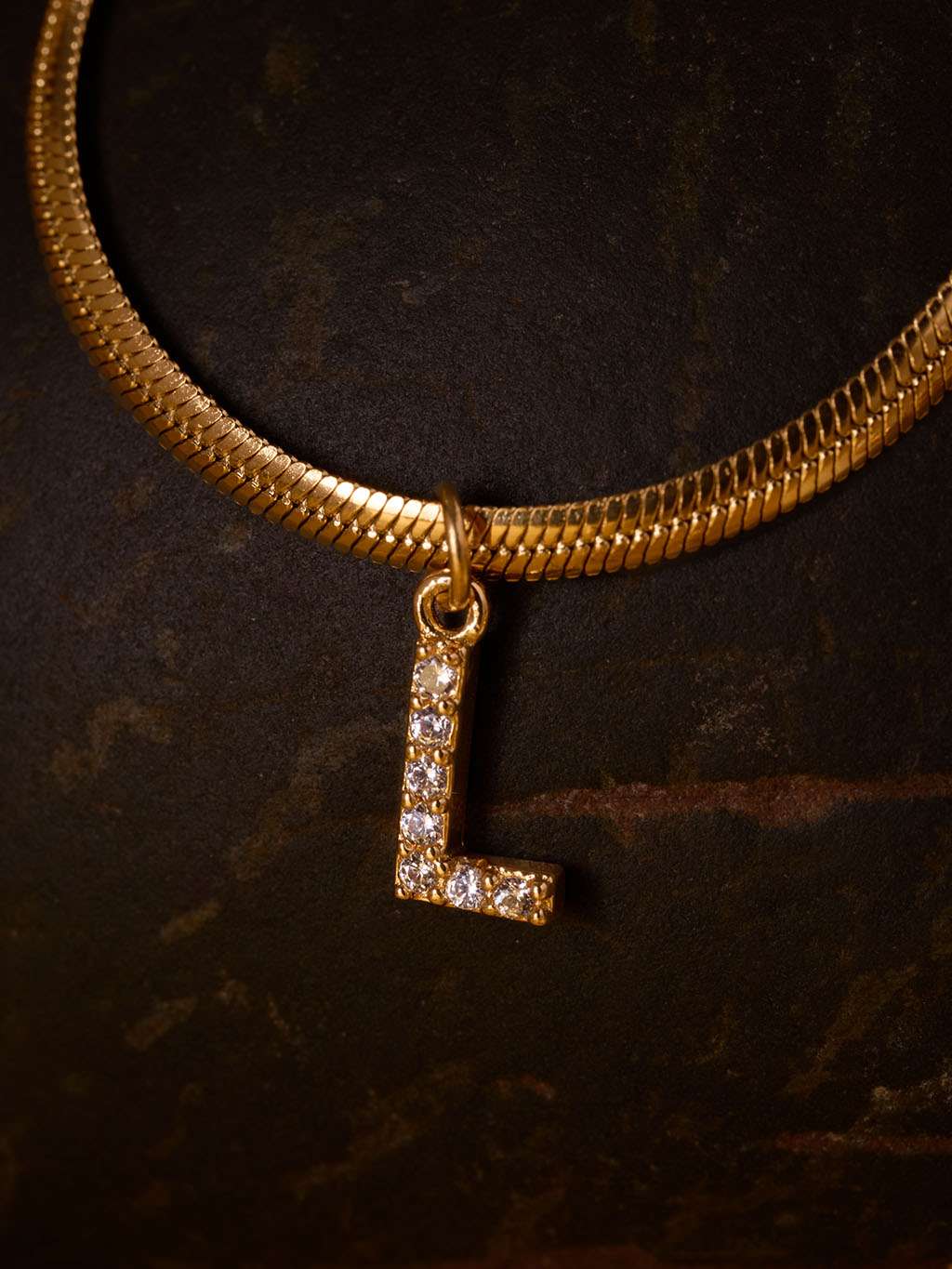 Sparkling Tiny Letter Schlangen Halskette Gold - Dorose | Wasserfester Schmuck, 18K vergoldet