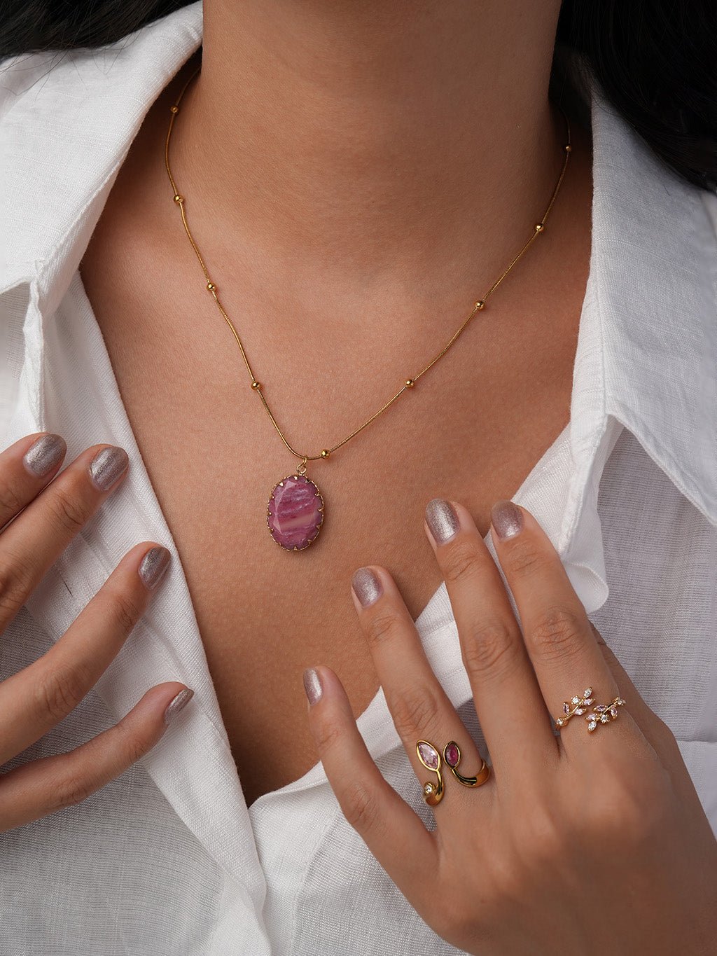 Vergoldeter Anhänger mit ROSA Heilstein - Kette Gold - Dorose | Wasserresistent, kein Verfärben