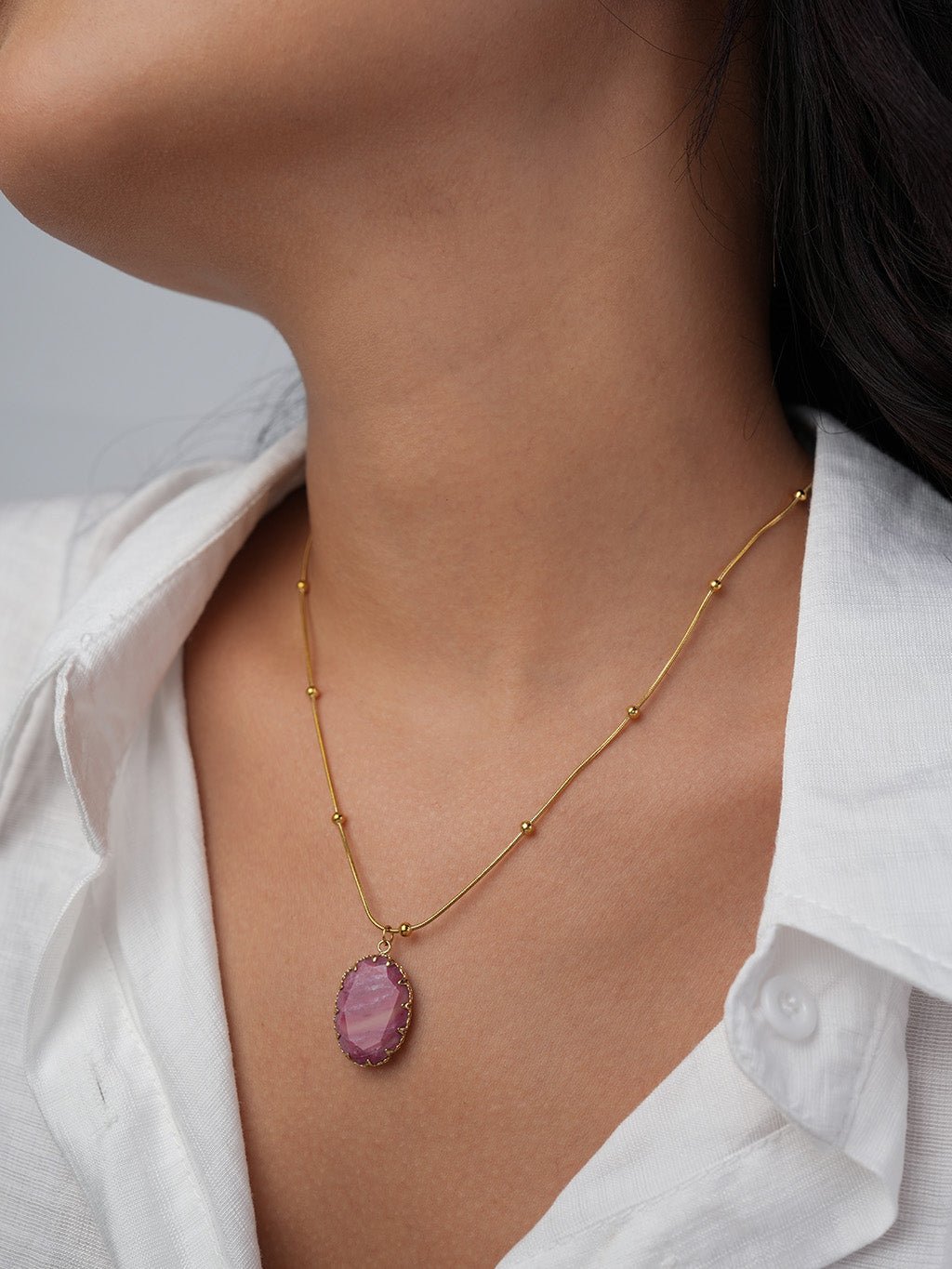 Vergoldeter Anhänger mit ROSA Heilstein - Kette Gold - Dorose | Wasserresistent, kein Verfärben