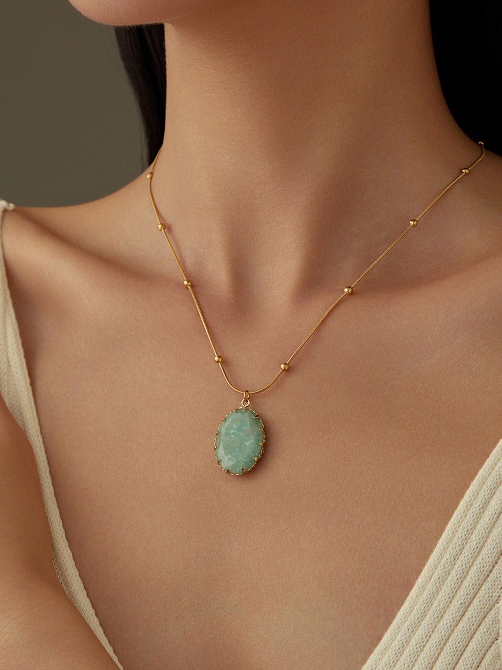 Vergoldeter Anhänger mit grünem Heilstein Kette Gold - Dorose | Wasserresistent, kein Verfärben