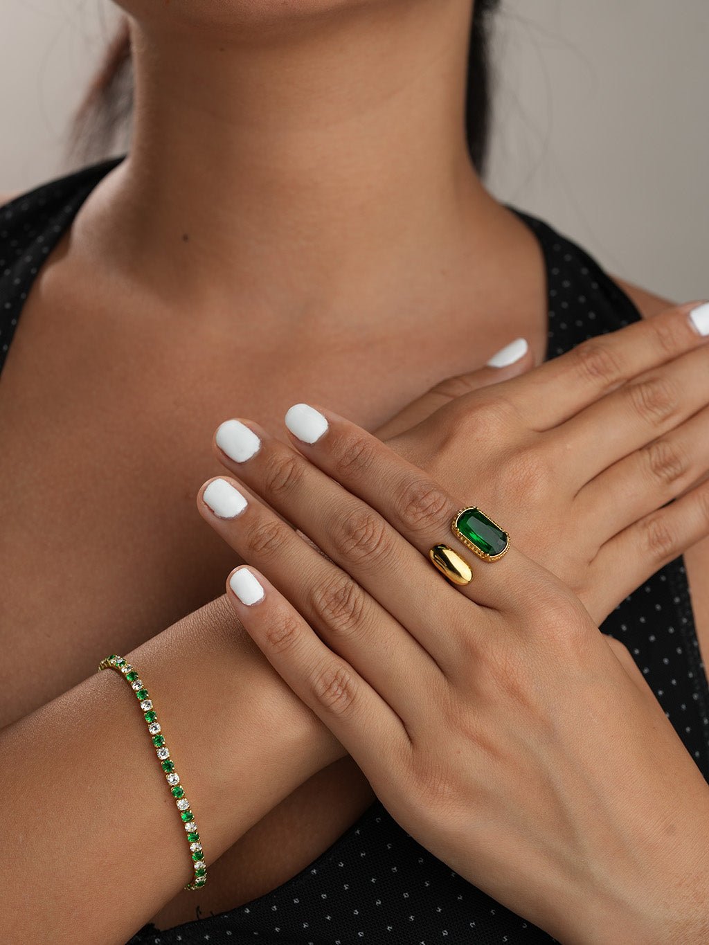 Verstellbarer Ring mit Smaragd und Metall Gold - Dorose | Wasserresistent, kein Verfärben
