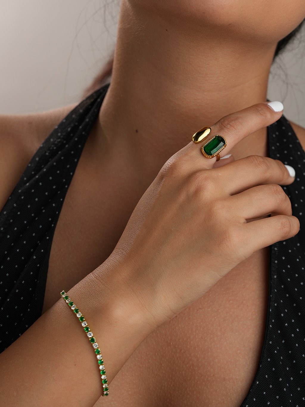 Verstellbarer Ring mit Smaragd und Metall Gold - Dorose | Wasserresistent, kein Verfärben