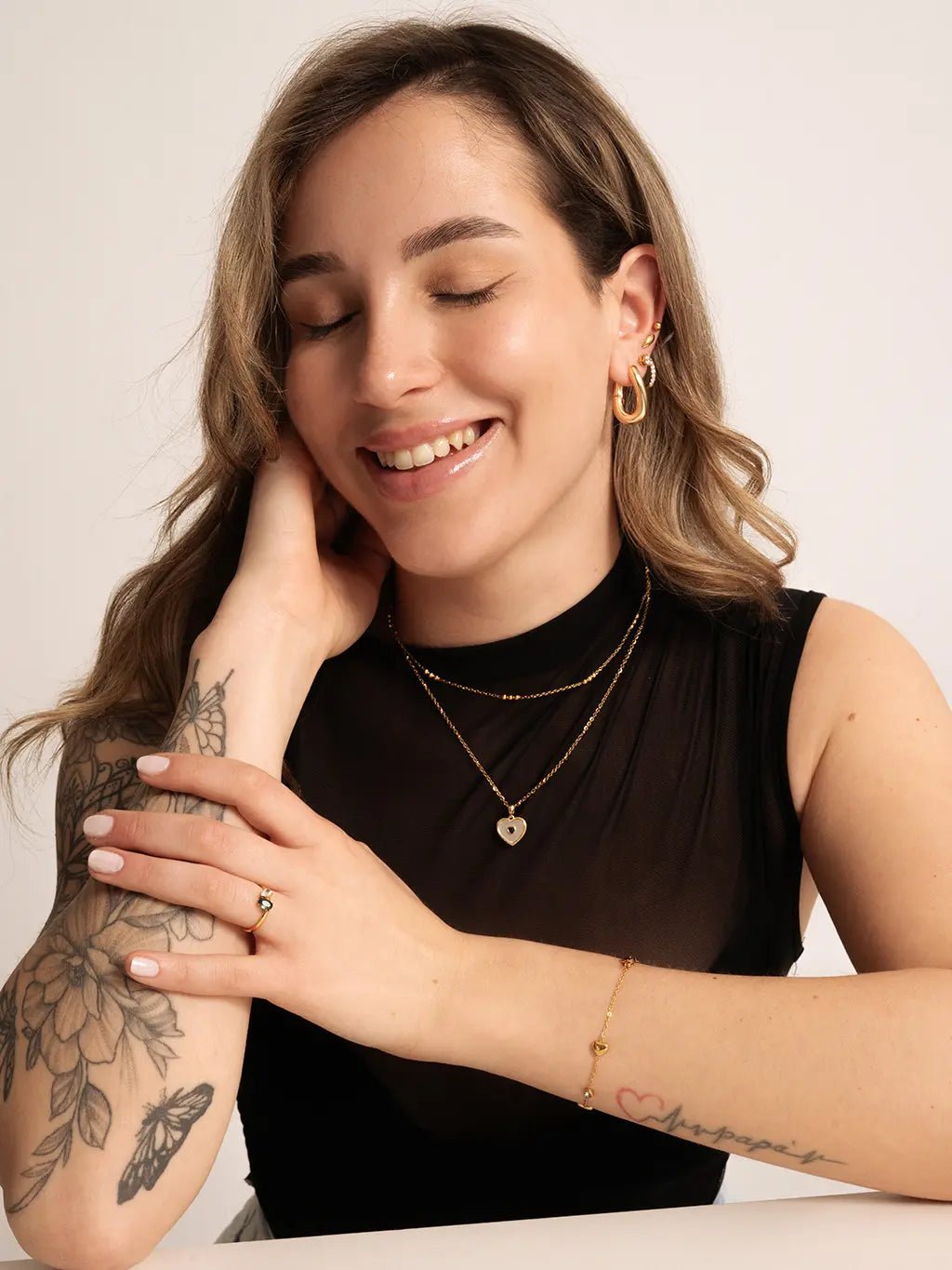 Wavy Huggie Hoop Ohrringe Gold - Dorose | Wasserfester Schmuck, 18K vergoldet