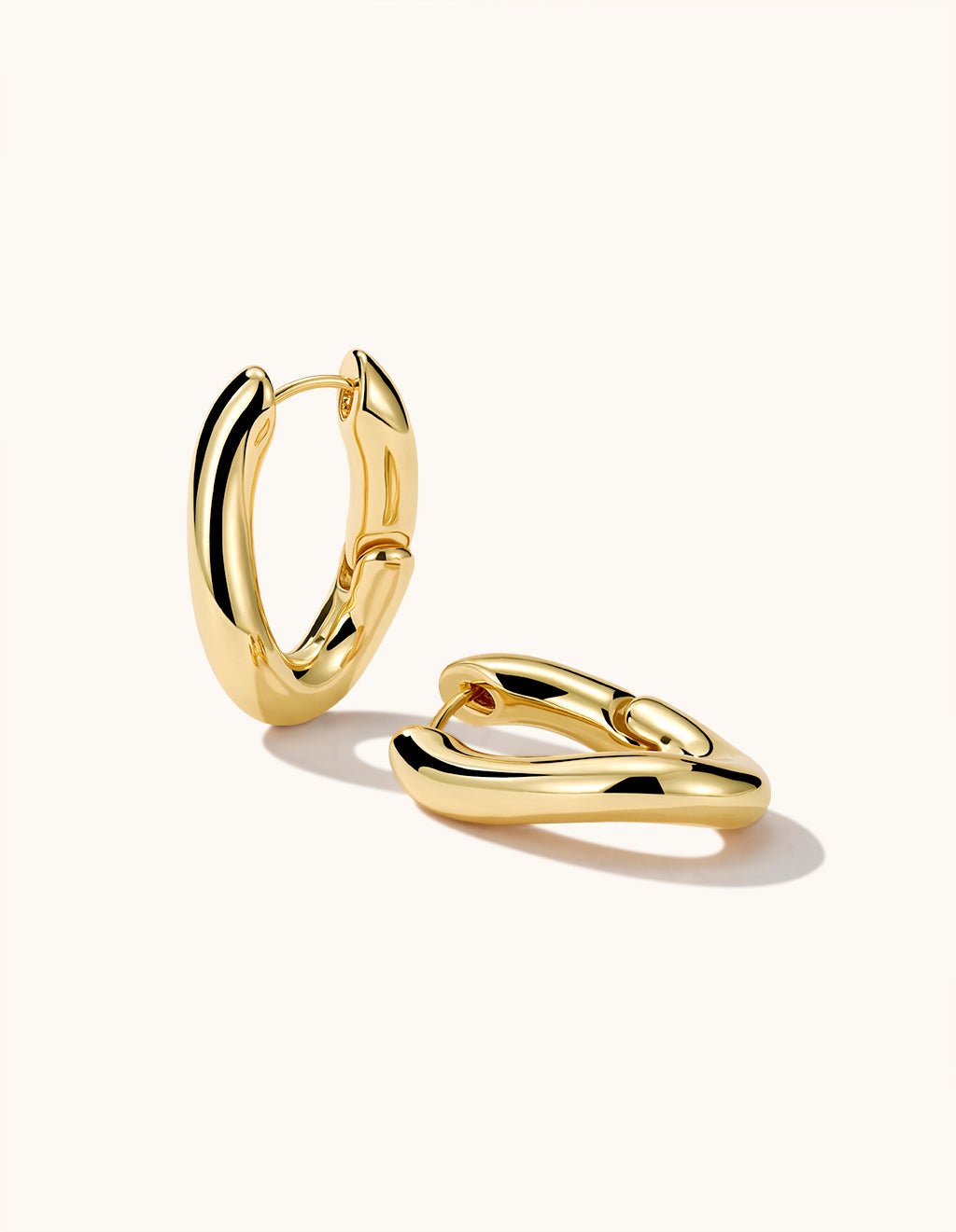 Wavy Huggie Hoop Ohrringe Gold - Dorose | Wasserfester Schmuck, 18K vergoldet