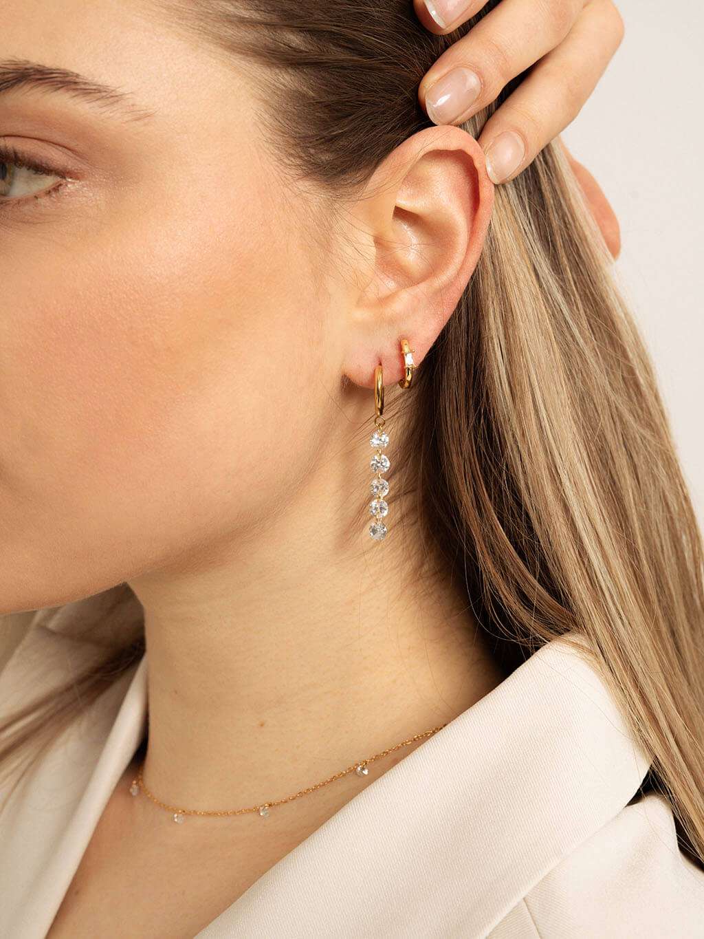 White Creolen Ohrringe Gold - Dorose | Wasserfester Schmuck, 18K vergoldet