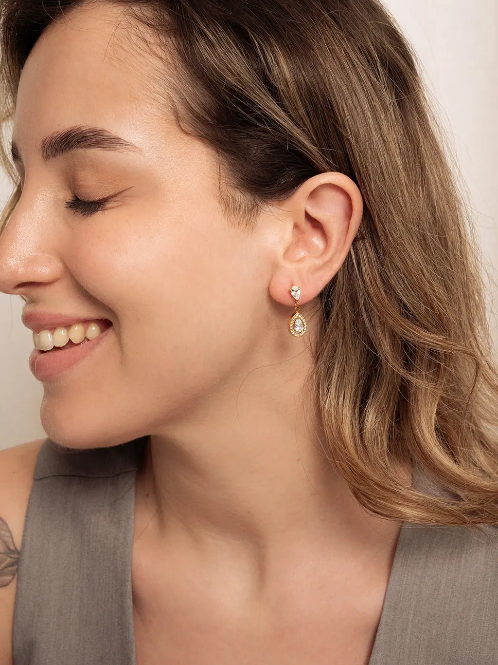 White Romantische Teardrop Ohrringe Gold - Dorose | Wasserfester Schmuck, 18K vergoldet