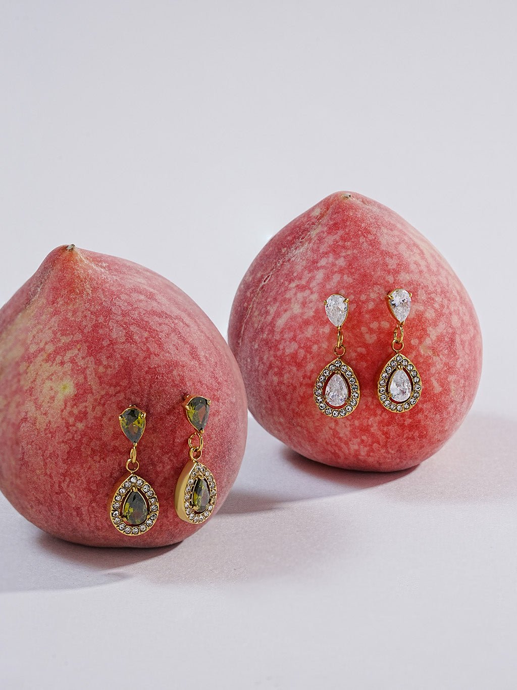 White Romantische Teardrop Ohrringe Gold - Dorose | Wasserresistent, kein Verfärben