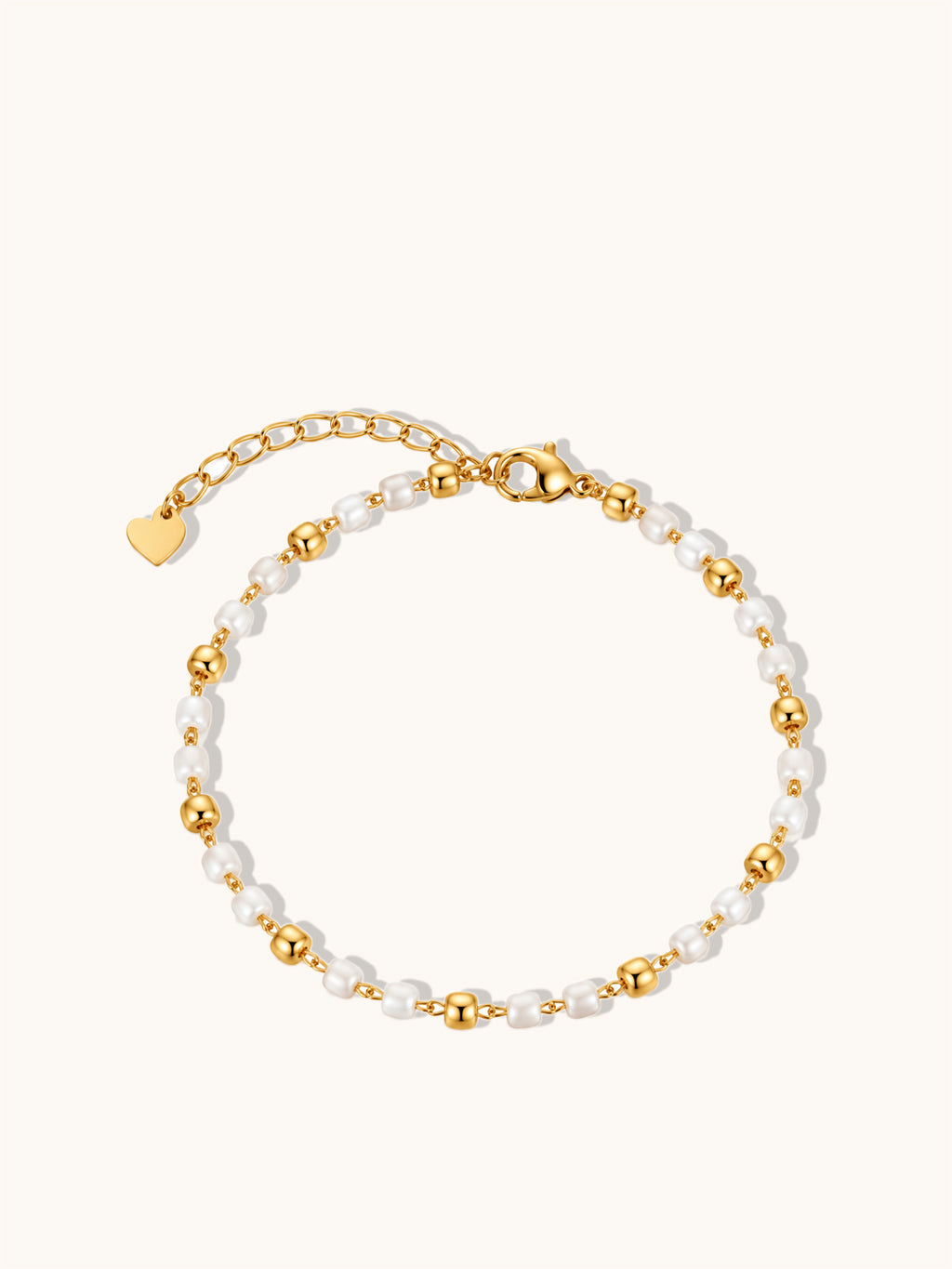Glasperlen Armband Gold mit Herzanhänger und perlmuttfarbenen Perlen