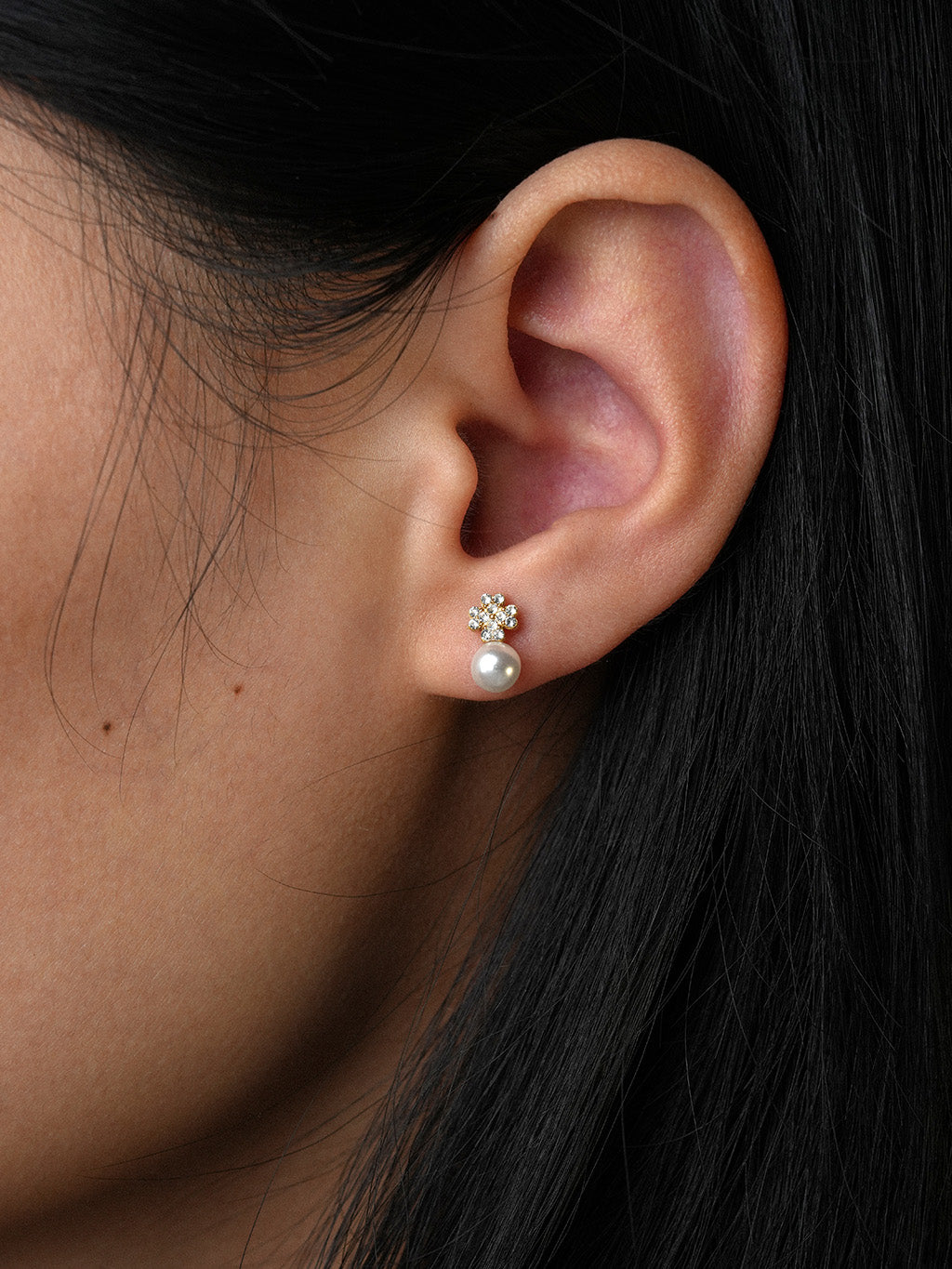 Elegante Blumen Perlen Ohrringe Gold mit Zirkonia