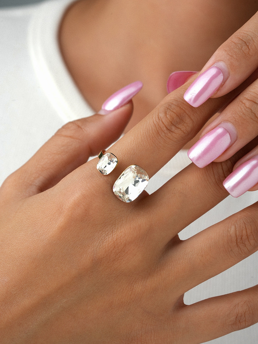 Cushion Ring Gold mit zwei klaren Zirkonia Steinen
