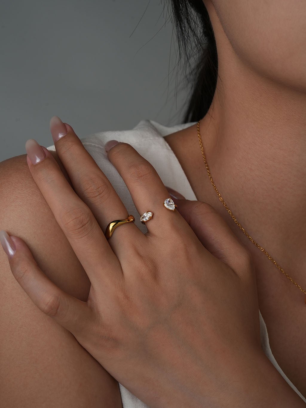 Asymmetrischer Zirkonia Ring Gold - Dorose | Wasserresistent, kein Verfärben