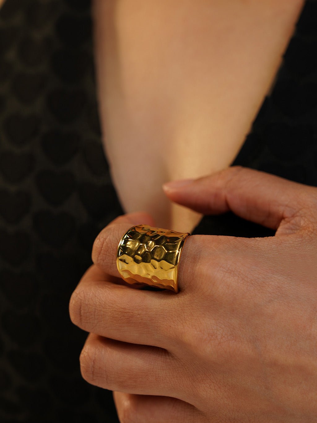 Breiter Struktur - Ring Gold - Dorose | Wasserresistent, kein Verfärben