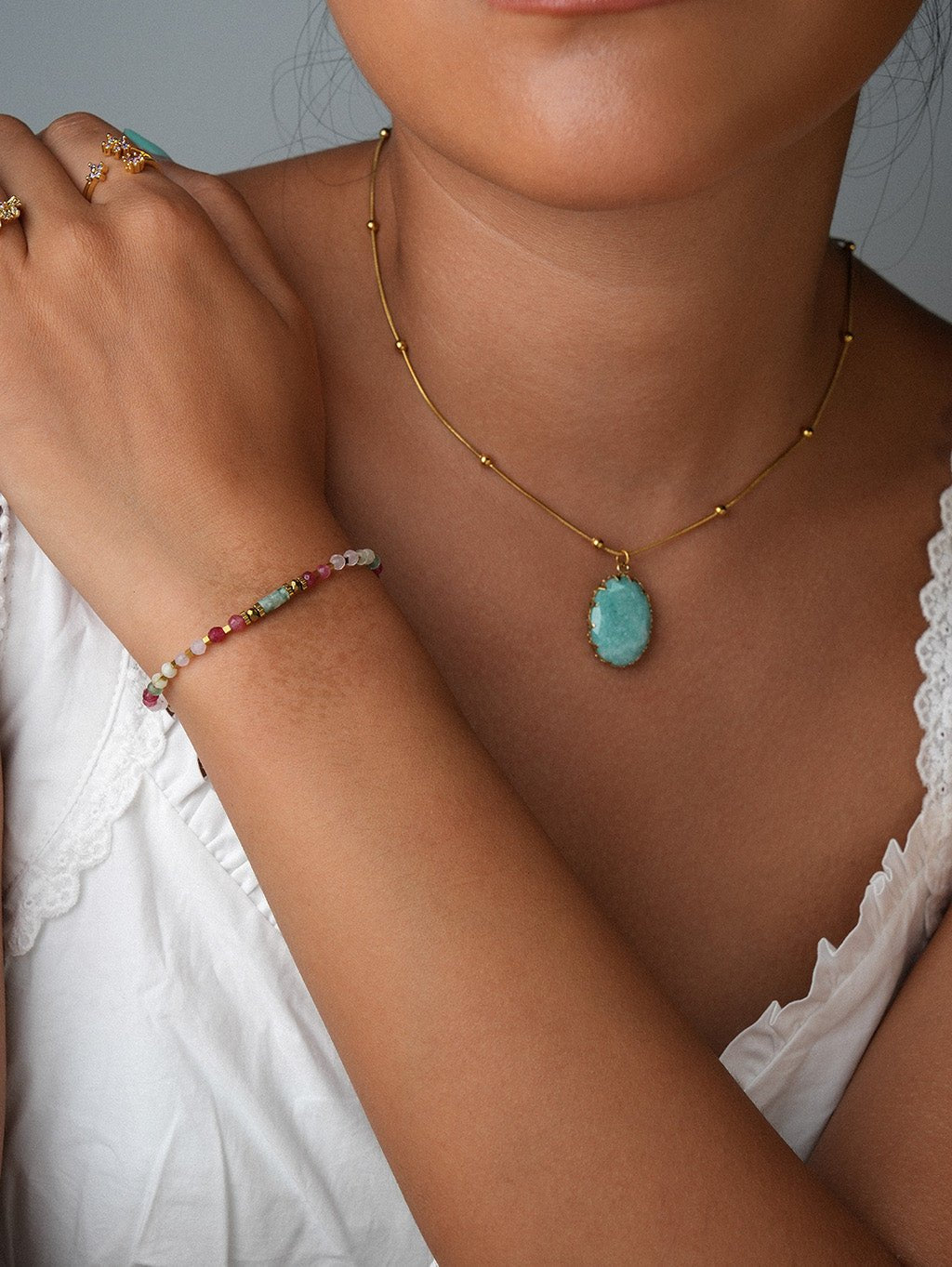 Buntes Naturstein Armband Gold - Dorose | Wasserresistent, kein Verfärben