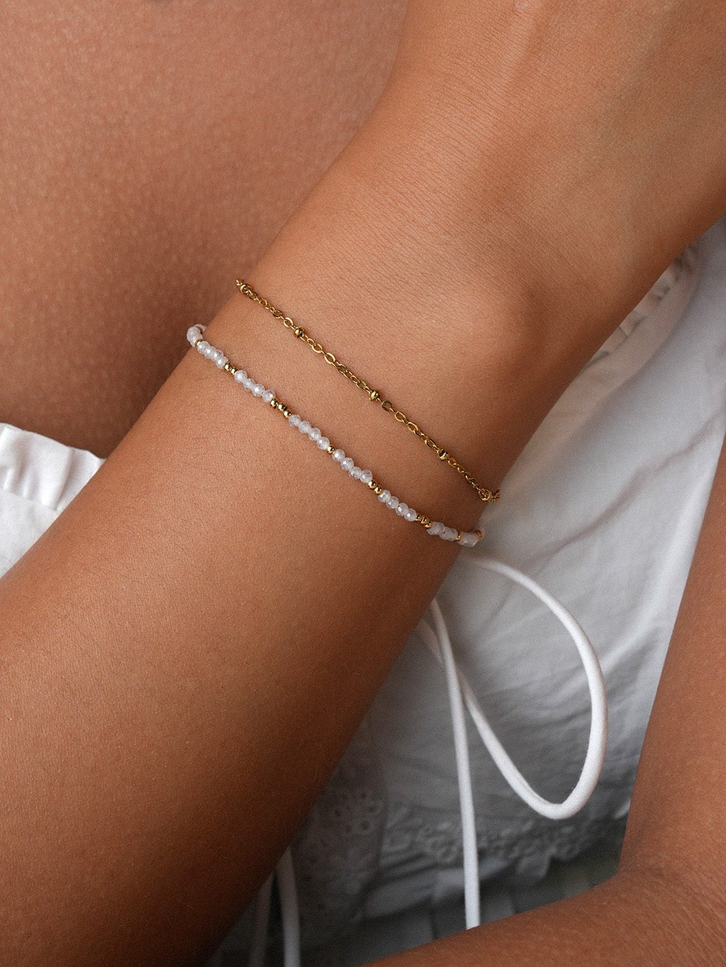 Doppelreihiges Naturstein Armband Gold - Dorose | Wasserresistent, kein Verfärben