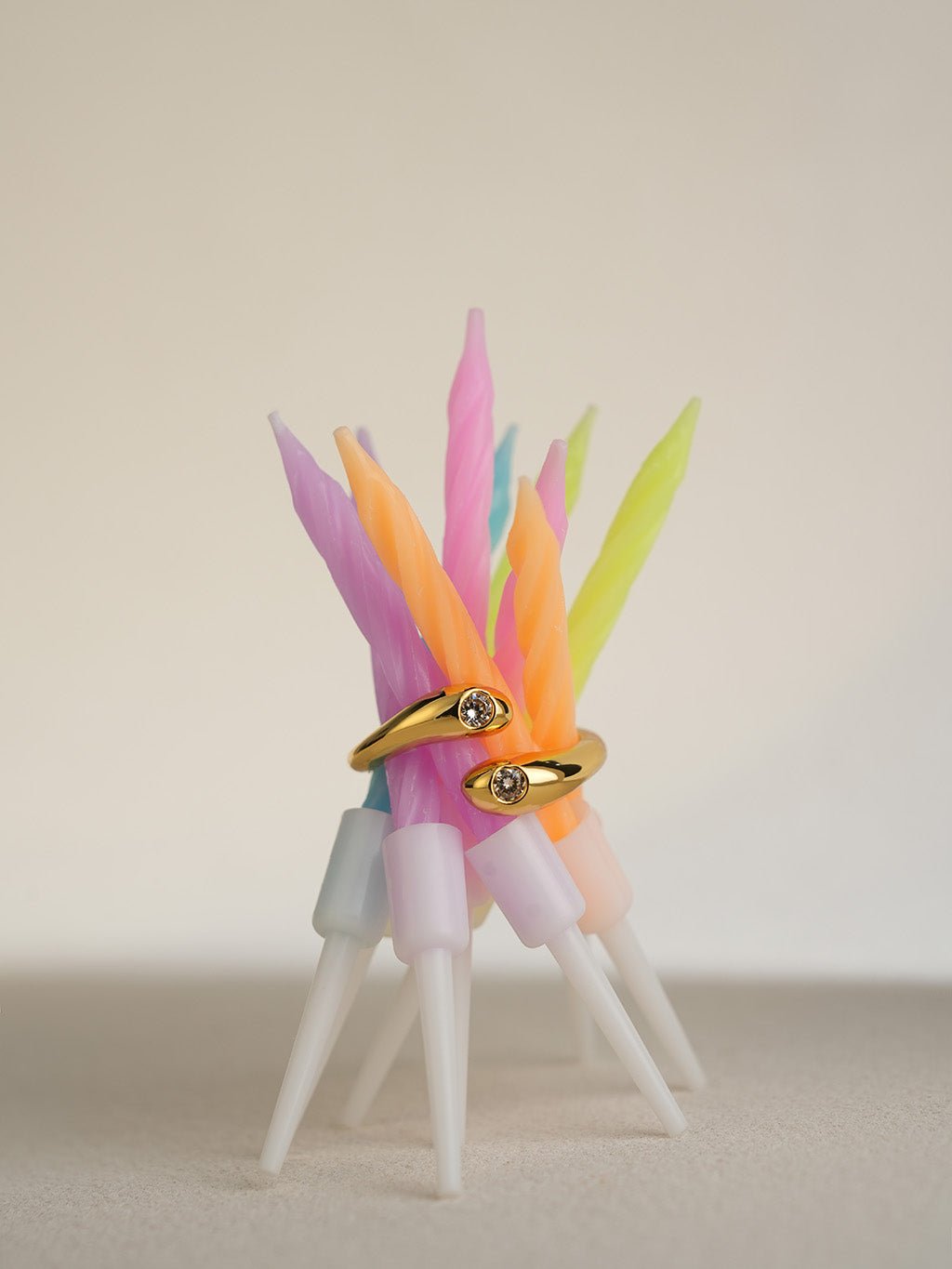 Double Twist Ring mit Zirkonia Gold - Dorose | Wasserresistent, kein Verfärben