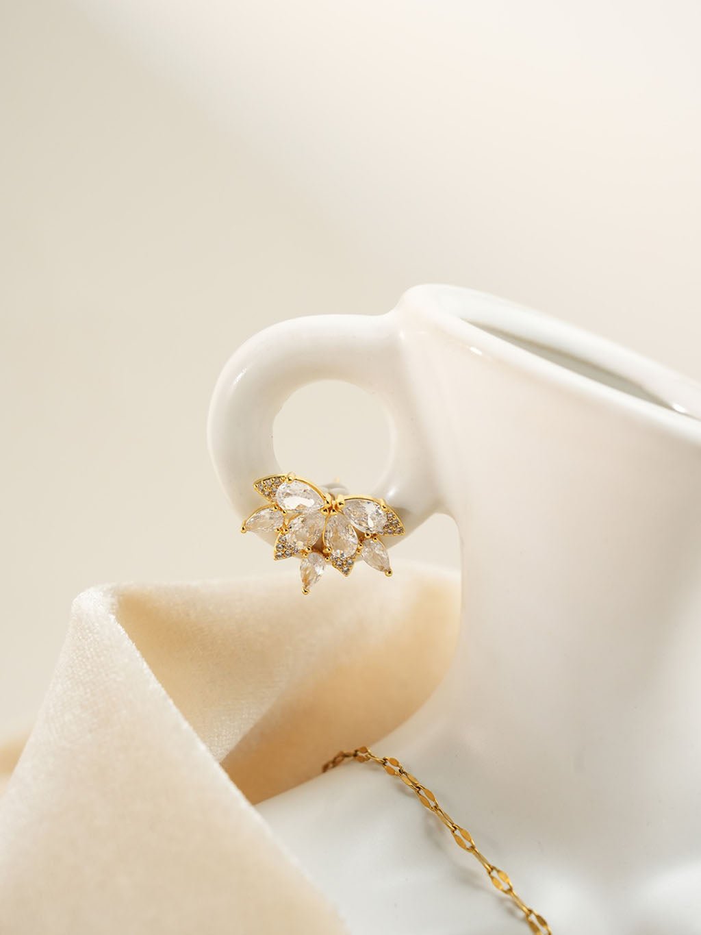 Half Flower Ohrringe Gold - Dorose | Wasserresistent, kein Verfärben