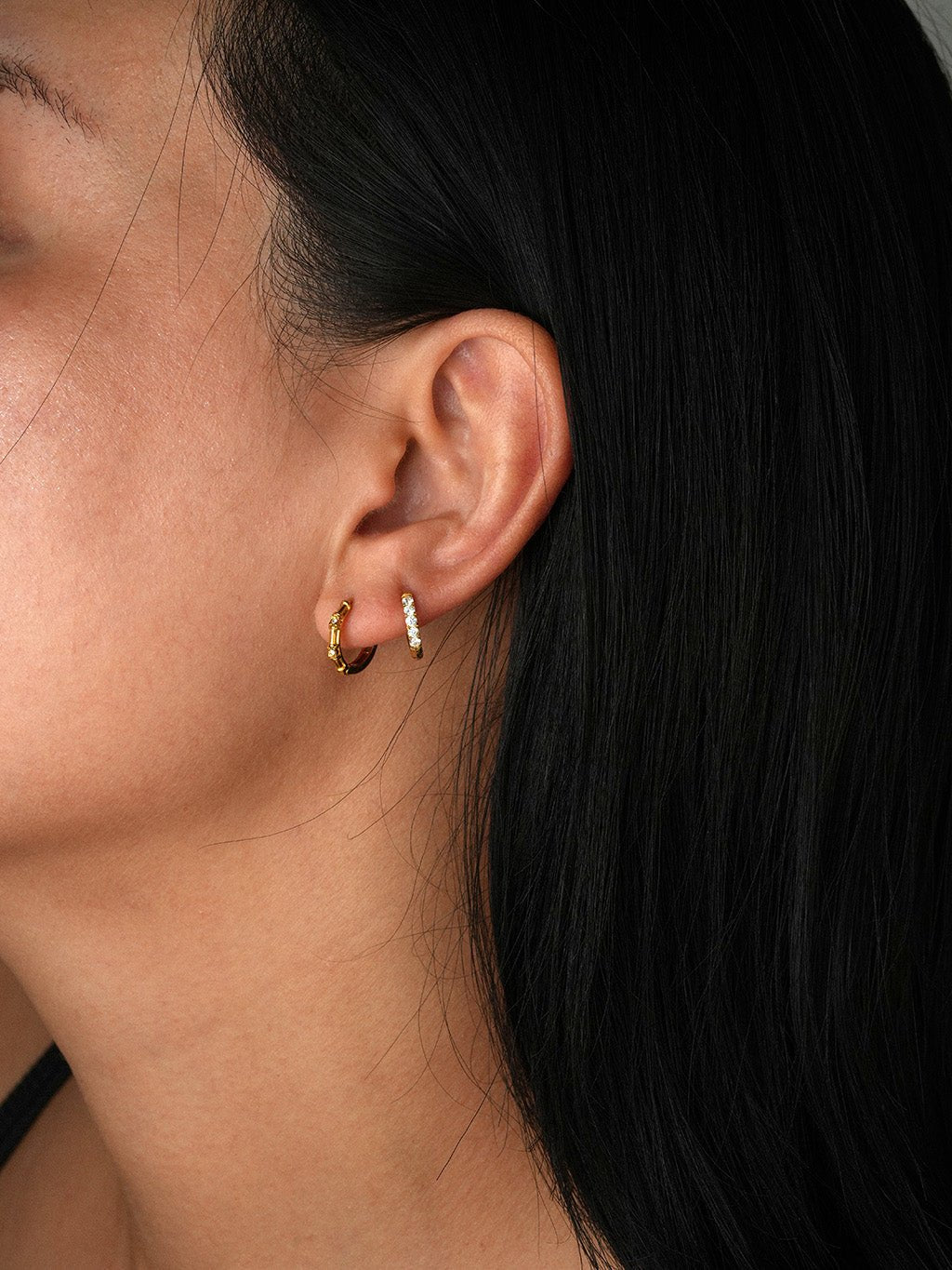 Kleine Creolen Gold mit Zirkonia - Dorose | Wasserresistent, kein Verfärben