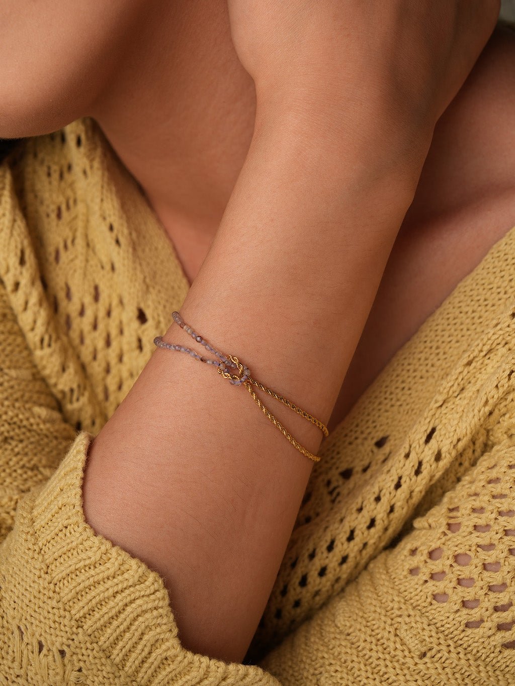 Layering Armband Gold mit Lila Kugeln - Dorose | Wasserresistent, kein Verfärben
