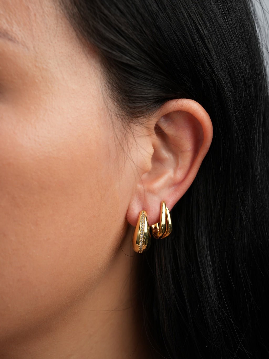 Ovale Huggie Hoops Ohrringe Gold - Dorose | Wasserresistent, kein Verfärben