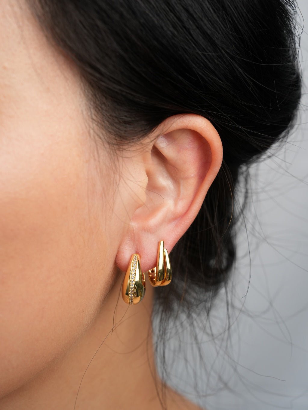 Ovale Huggie Hoops Ohrringe Gold - Dorose | Wasserresistent, kein Verfärben