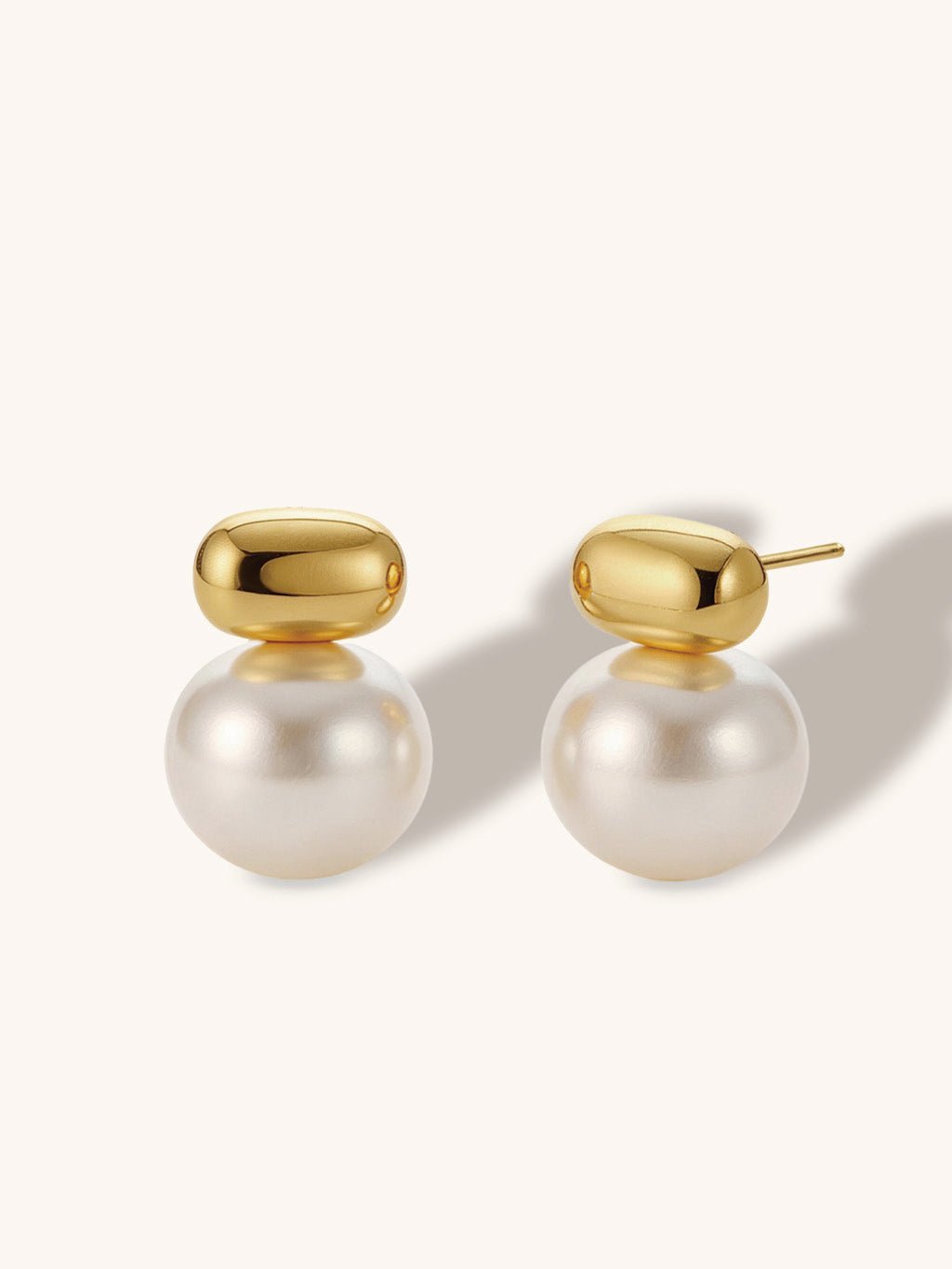Perlen - Ohrstecker mit ovalem Goldball Gold - Dorose | Wasserresistent, kein Verfärben